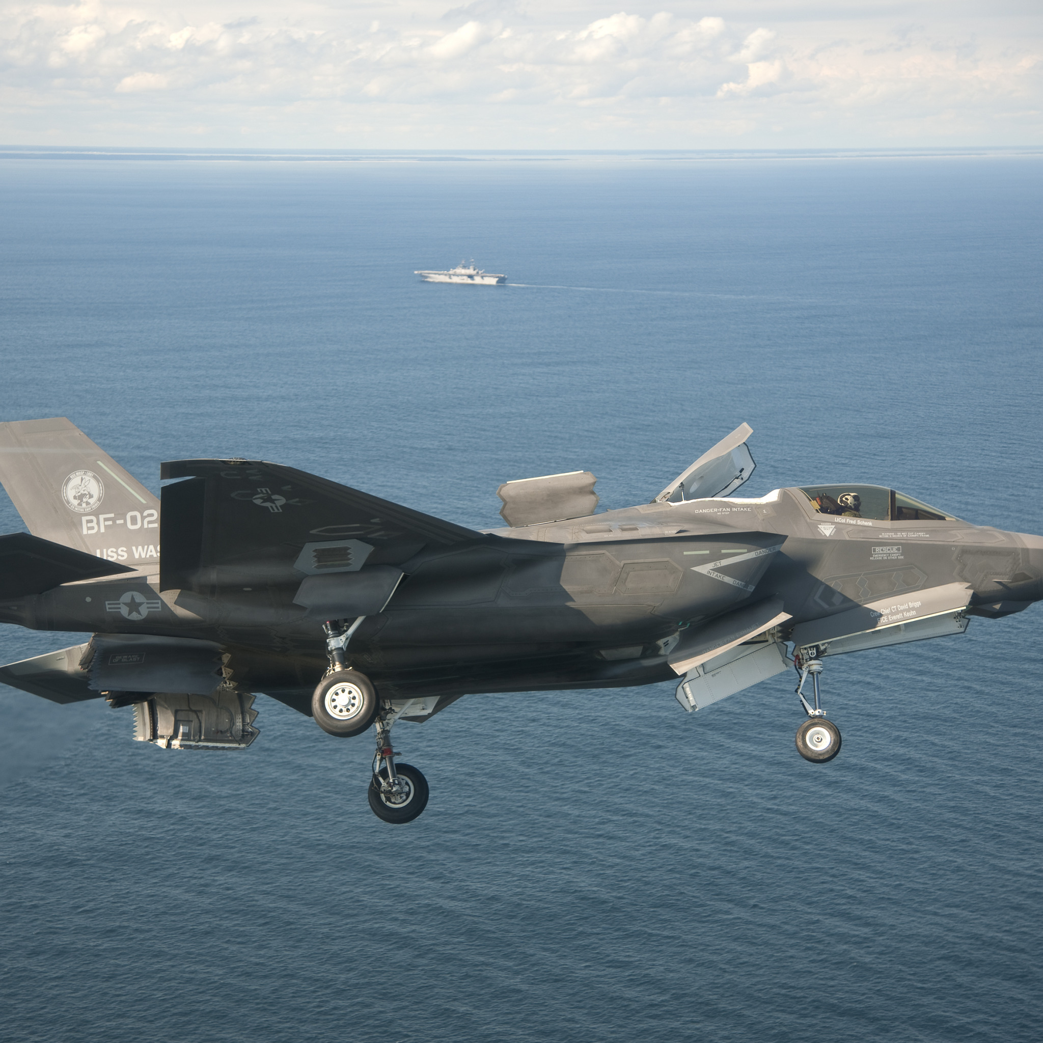 Lockheed Martin f-35b Lightning II. F-35b вертикальный взлет. Lockheed Martin f-35b. F-35 вертикальный взлет.