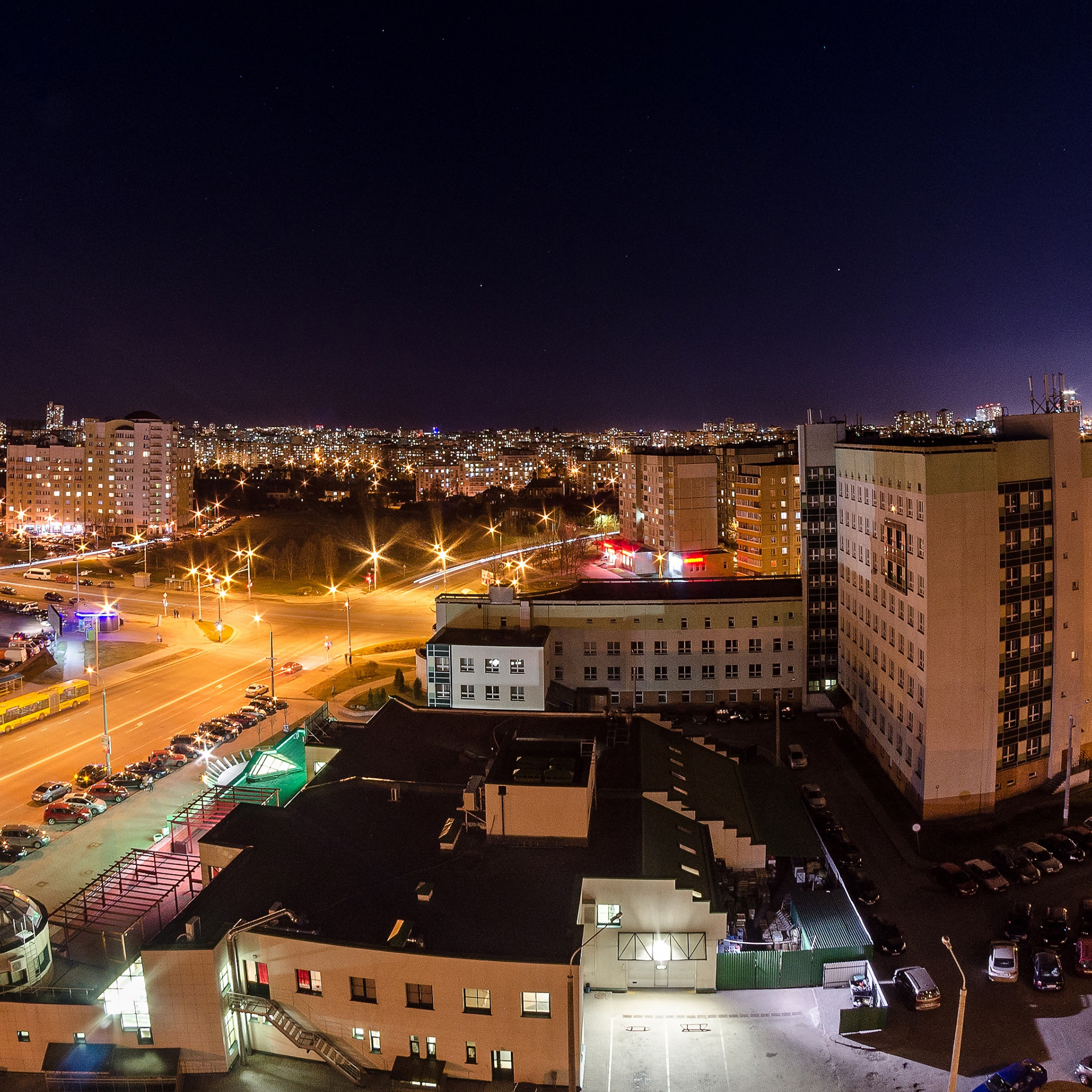 Ночной минск. Ночной Минск улица. Ночной город Серов. Минск ночью улицы. Минск 1920 1080.