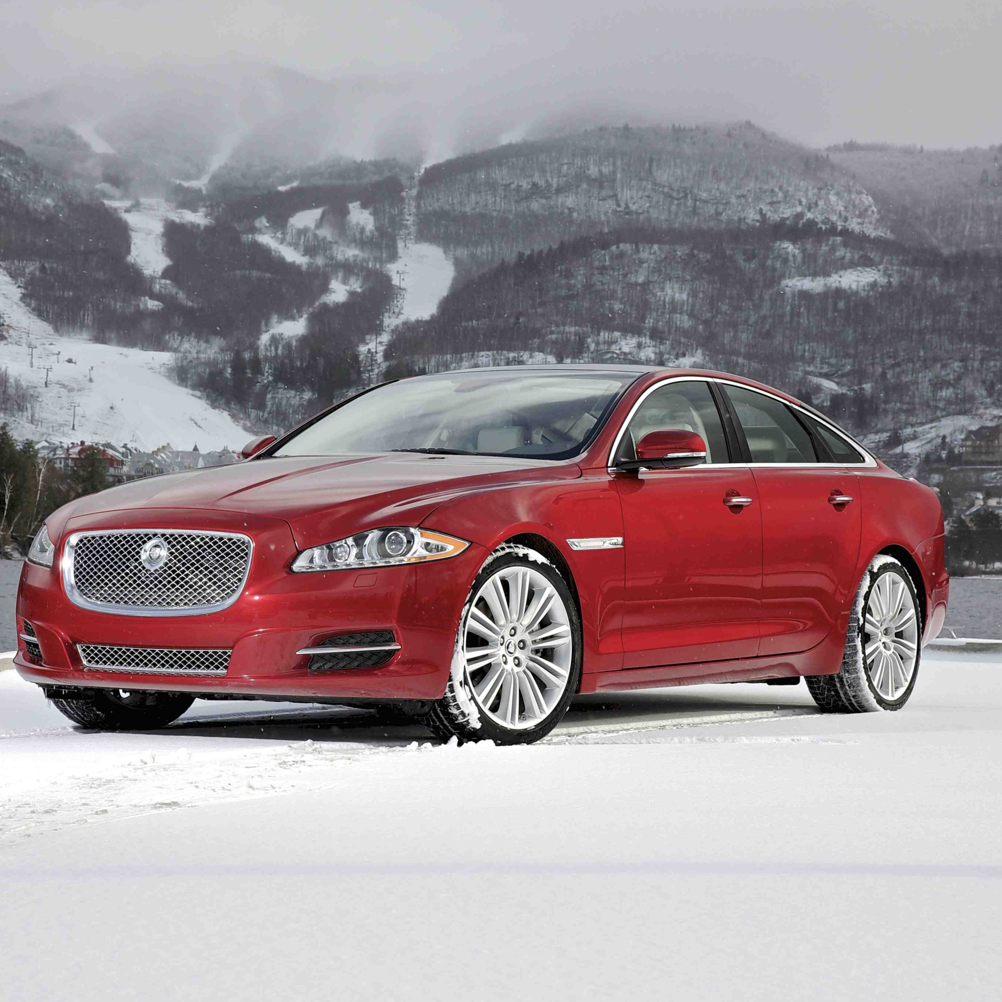 Jaguar XJ красный