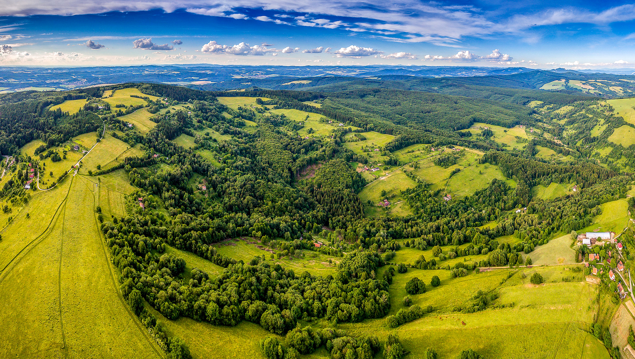 Виды простору. Чехия Холмистая местность. Луга Моравии, Чехия. Ландшафт Чехии. Чехии равнины горы чешский лес.