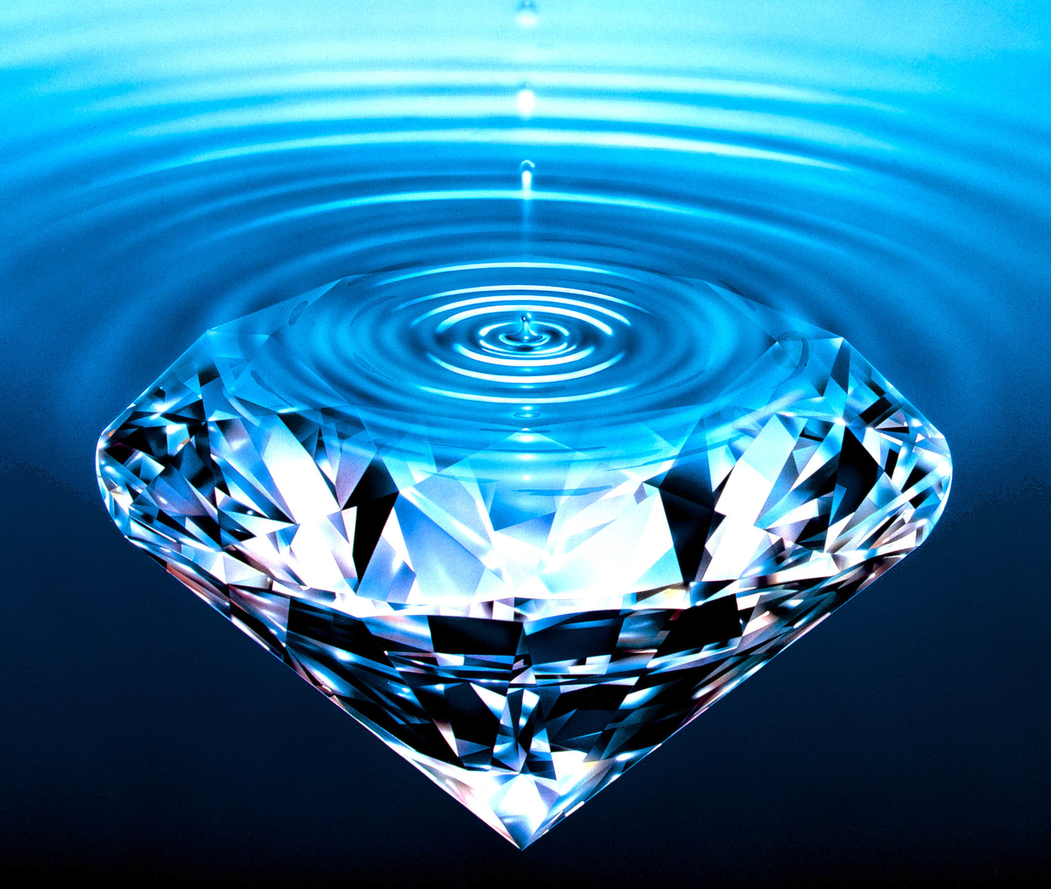 Капля воды камень. Кристал диамонд. Кристаллики воды.