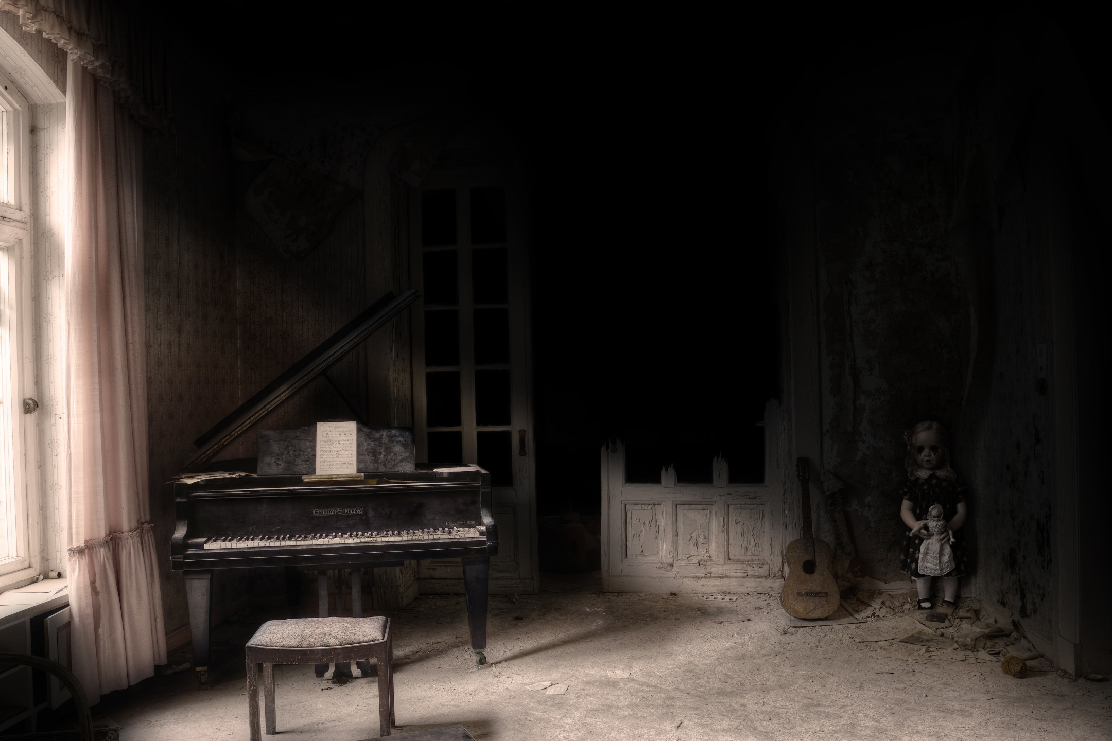 Страшная музыка 1. Мрачная комната. Зловещее пианино. Мрачное пианино. Пианино в заброшенном доме.