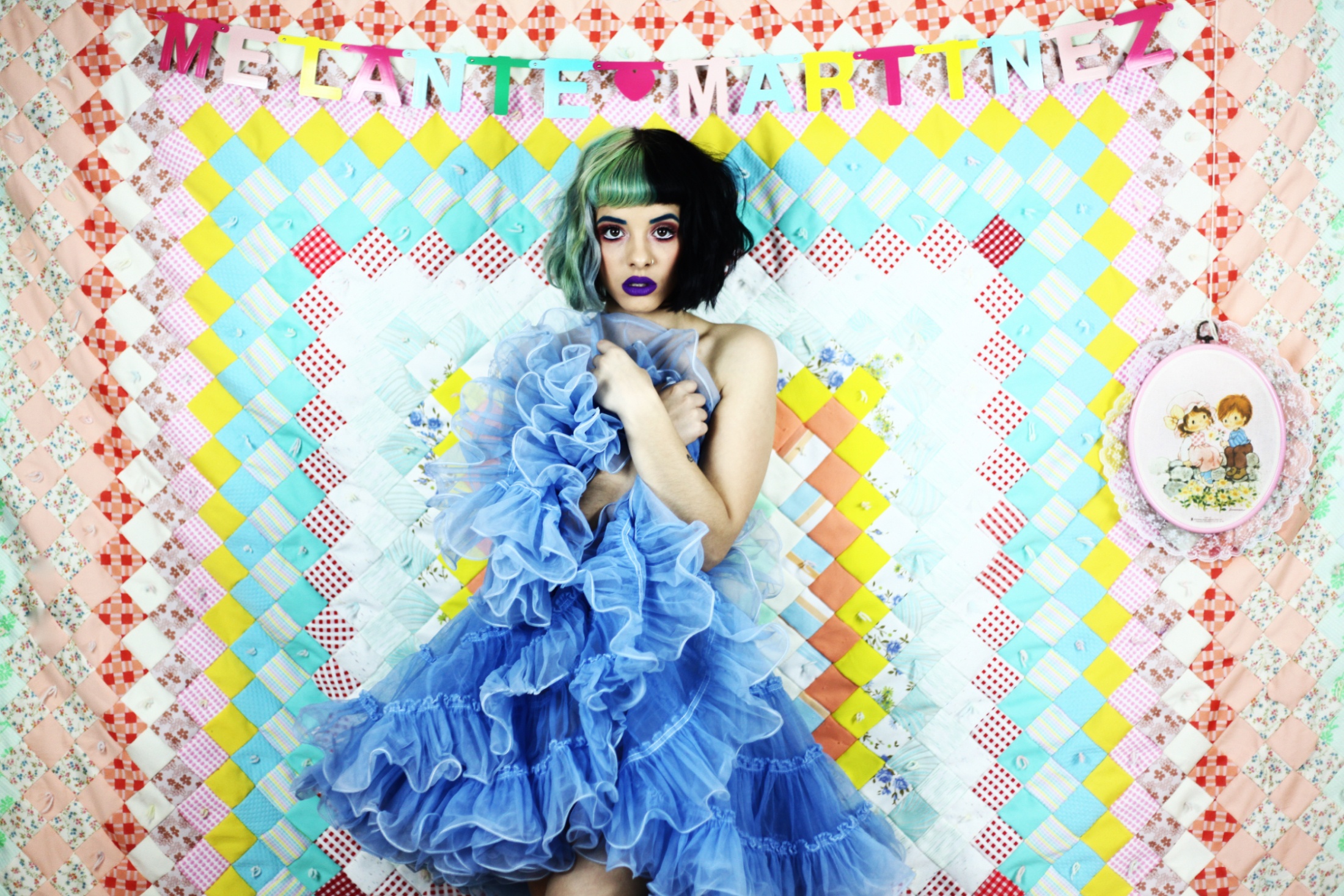 Melanie martinez album. Мелани Мартинес. Мелани Мартинез край бэби. Мелани Мартинес обои. Melanie Martinez 2022.