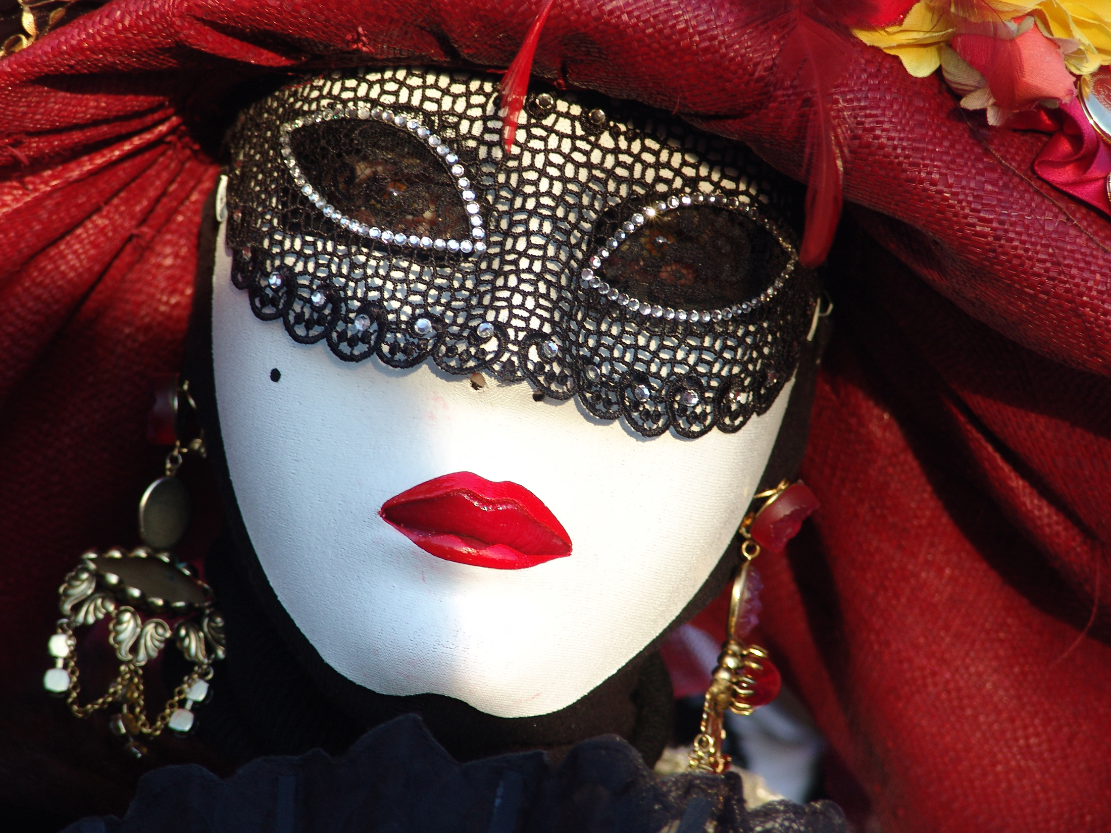 Маски без скачивания. Карнавальная маска. Маска венецианская. Маска для карнавала. Красная венецианская маска.