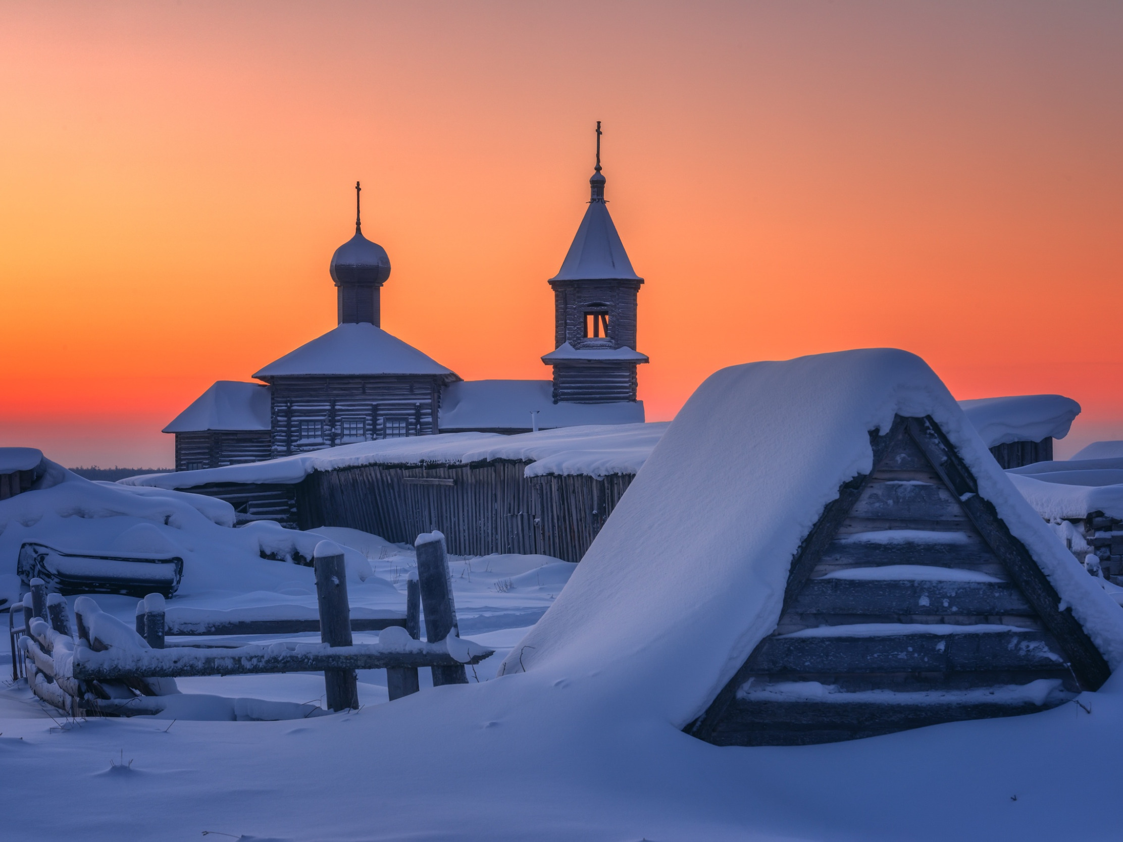 Зимний храм на закате