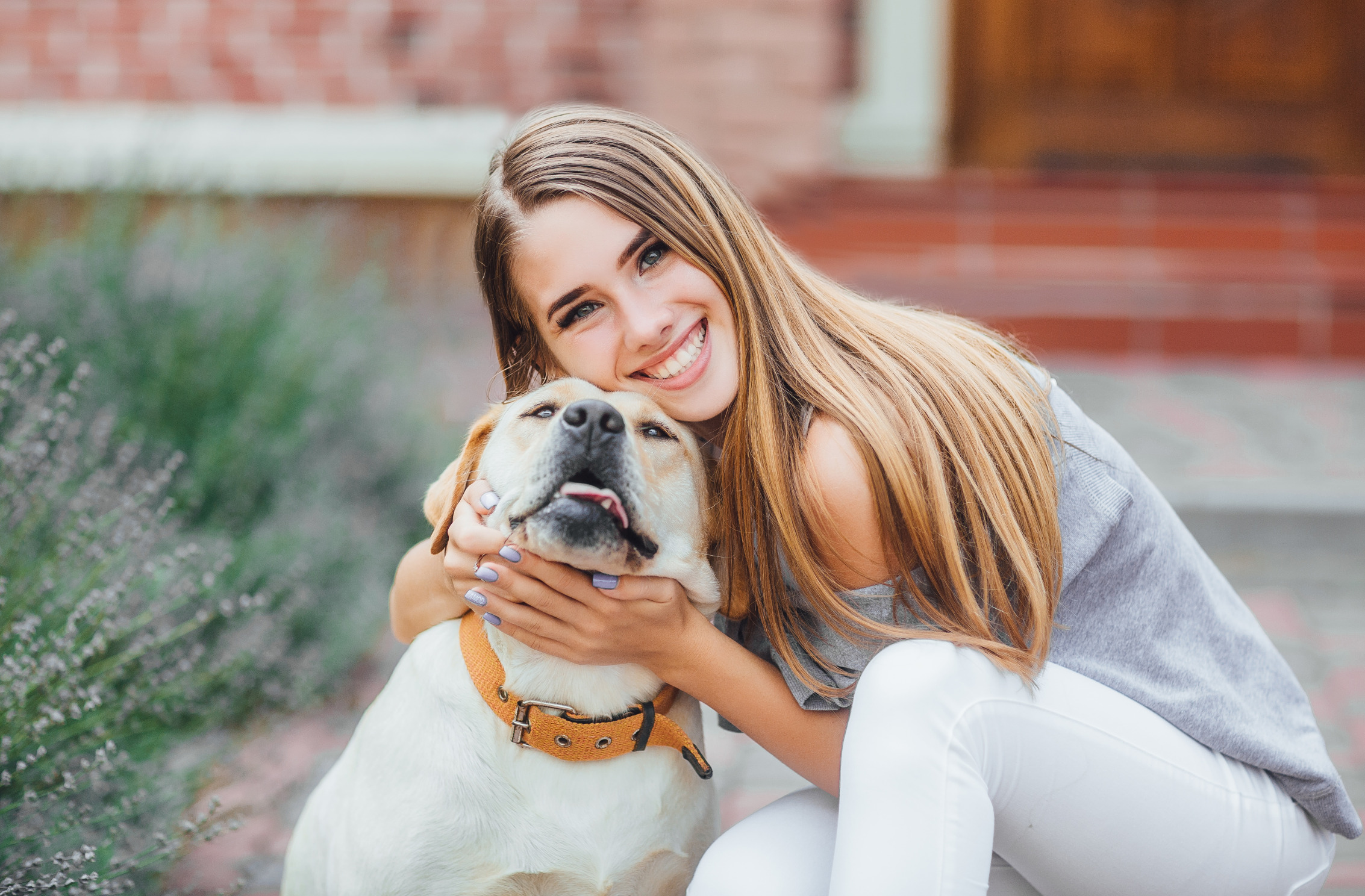 Молодые девчонки с собакой. Поза щенка. Poses with a Dog. Dog pose girl.