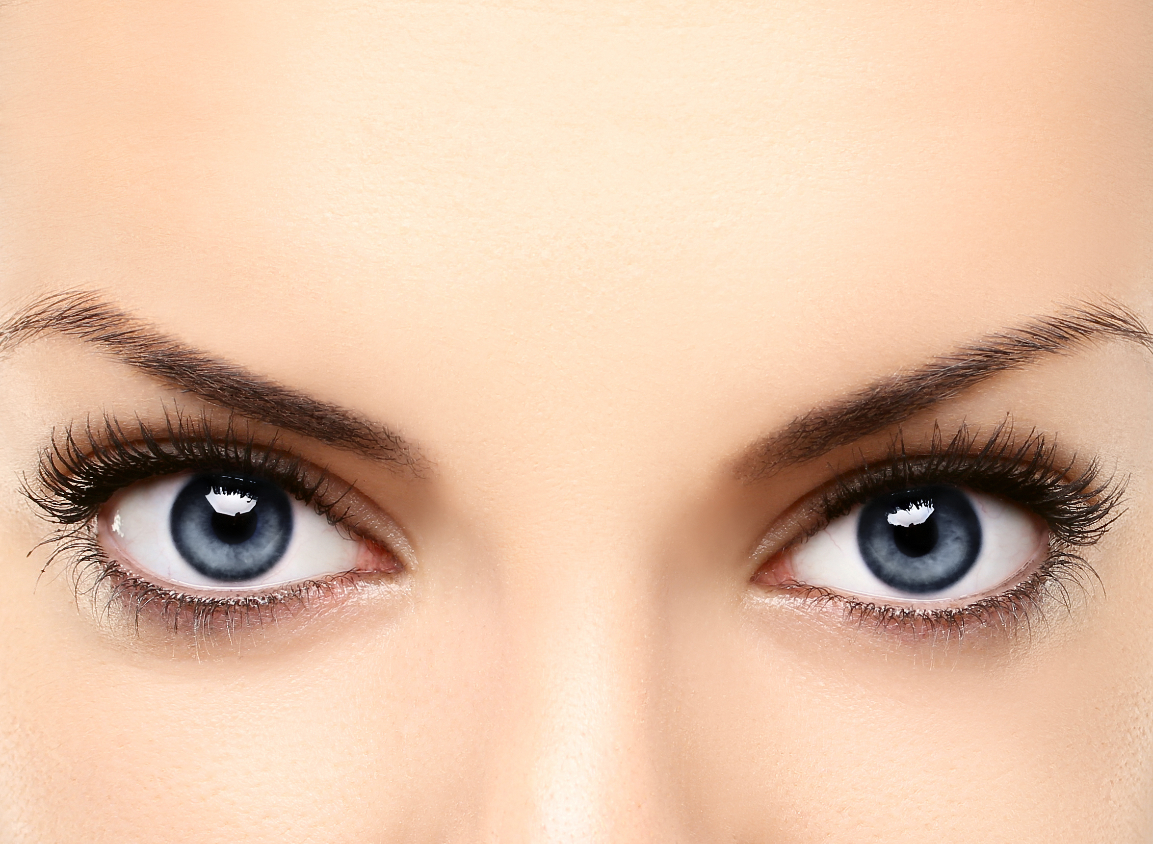 Глас. Красивые глаза. Женские глаза. Красивые женские глаза. Глаз крупно.