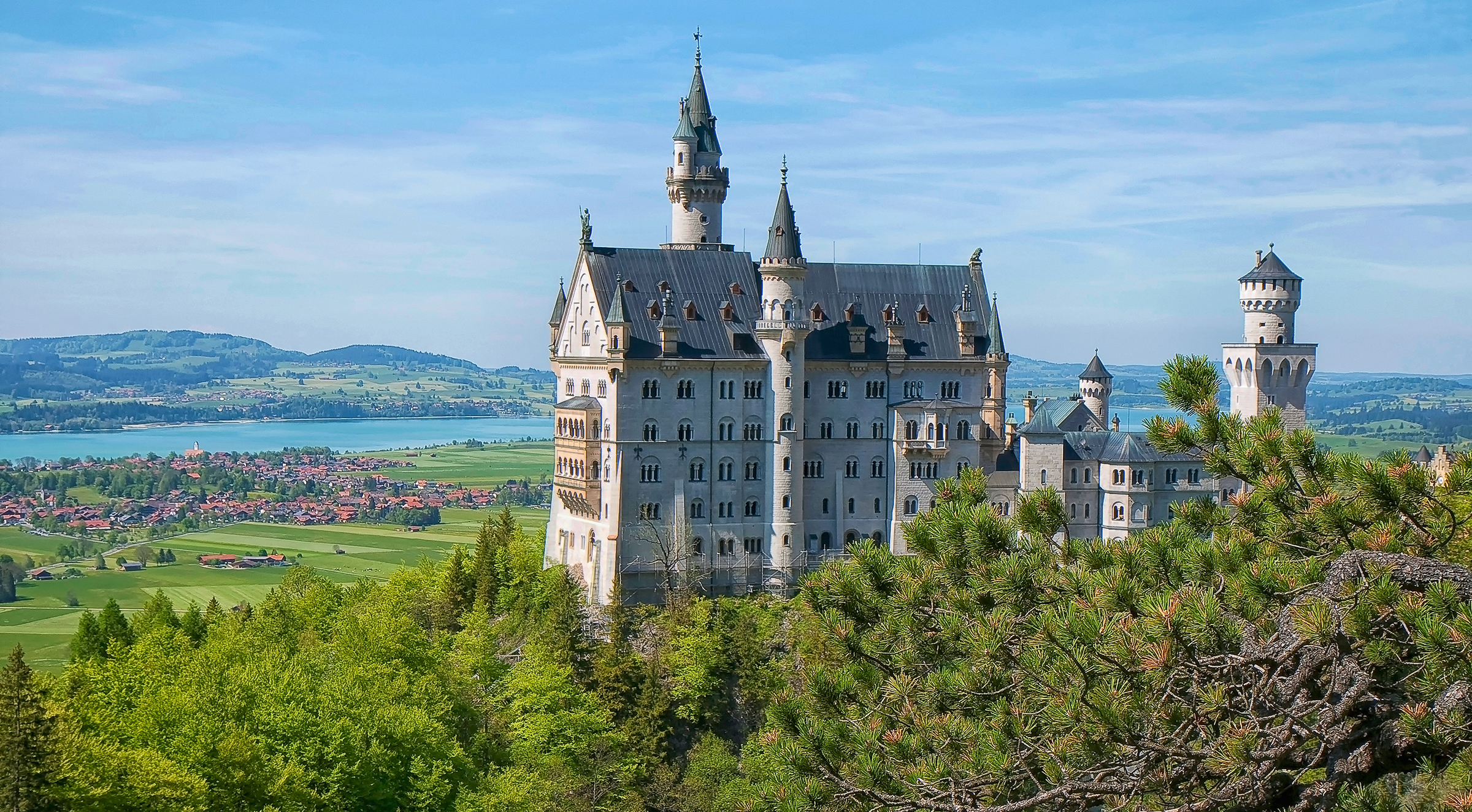 Castle бесплатный. Ноешвайнштае замок озеро. Замок Нойшванштайн на рабочий стол. Обои Германия Нойшванштайн. Noishwainshtain.