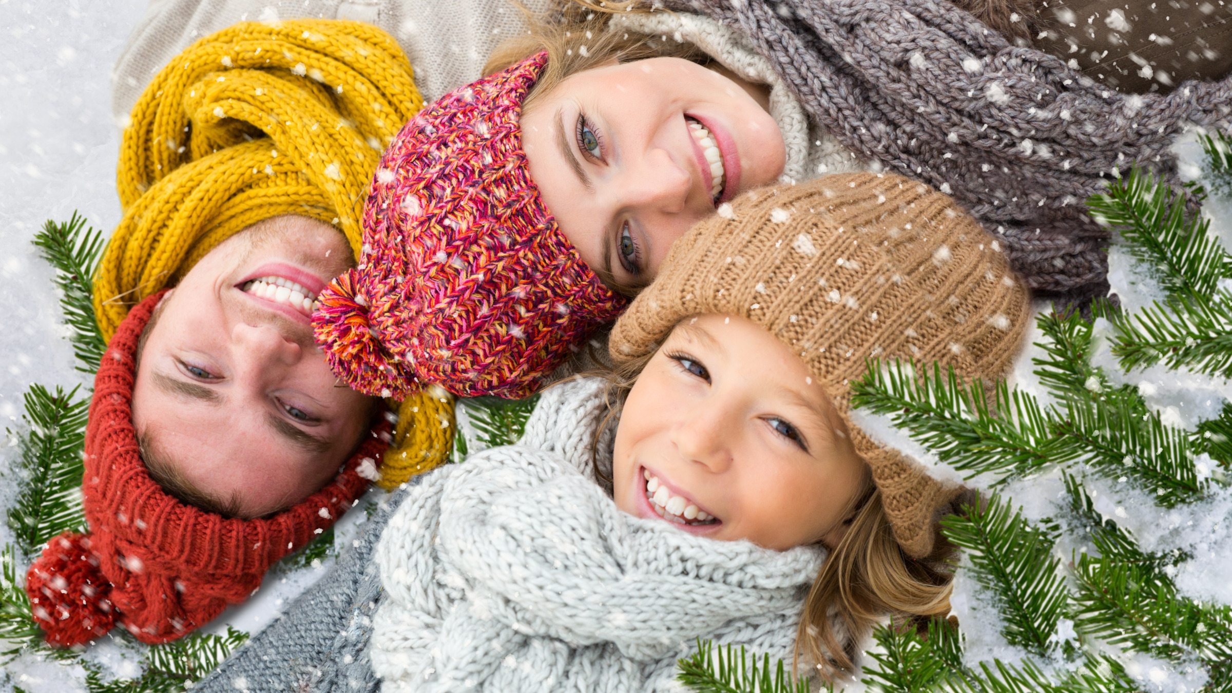 Зима для детей. Семья зимой. Счастливые дети зимой. Зима радость. Веселые зимние праздники