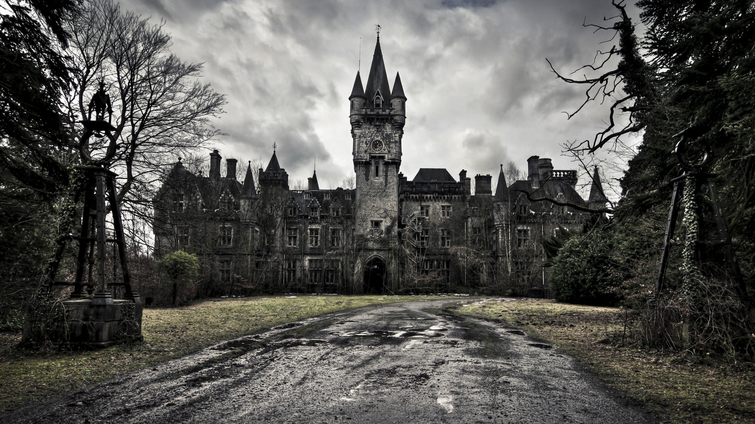 Готическое мрачное. Заброшенный замок Хэлсиен Холл. Блэк Мэнор. Заброшенный замок Миранда в Бельгии. Кентервильский замок в Англии.
