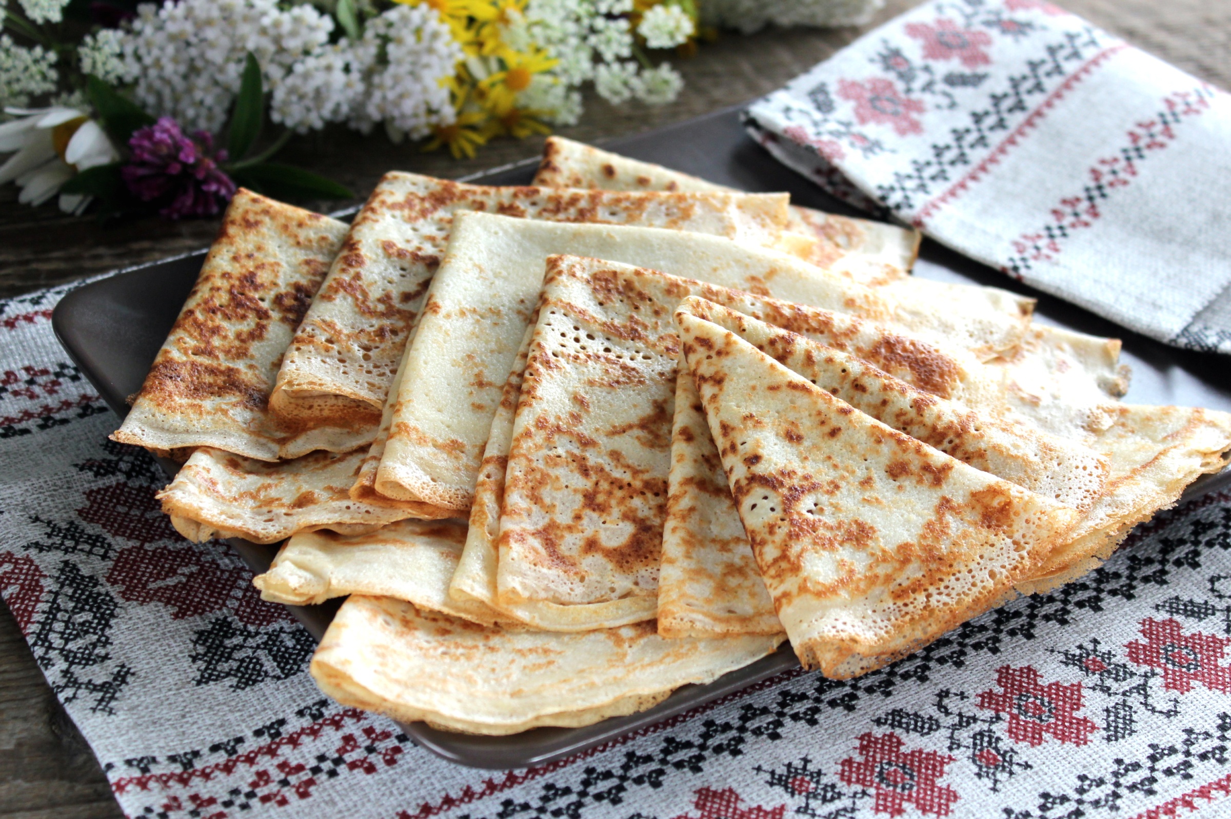 Рецепт блинчики на сыворотке тонкие с дырочками. Блинчики. Вкусные блины. Тонкие блины. Блины фото.