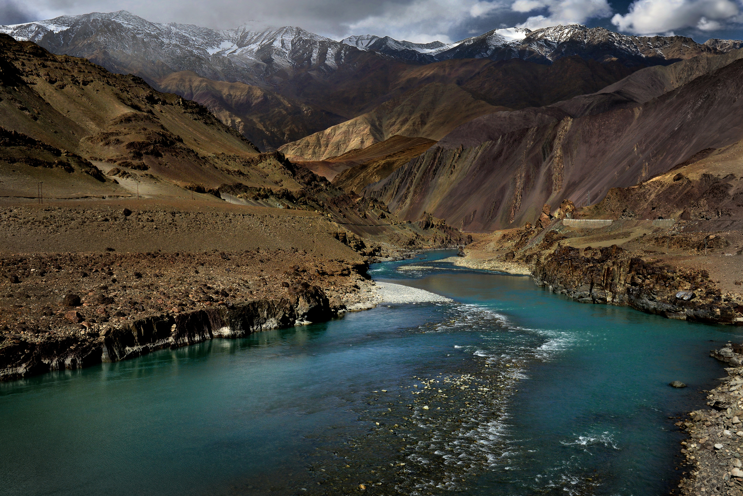 Индия китай реки. Долина реки инд Пакистан. Природа Индии Гималаи. Сарахан Гималаи. Река инд в Индии.