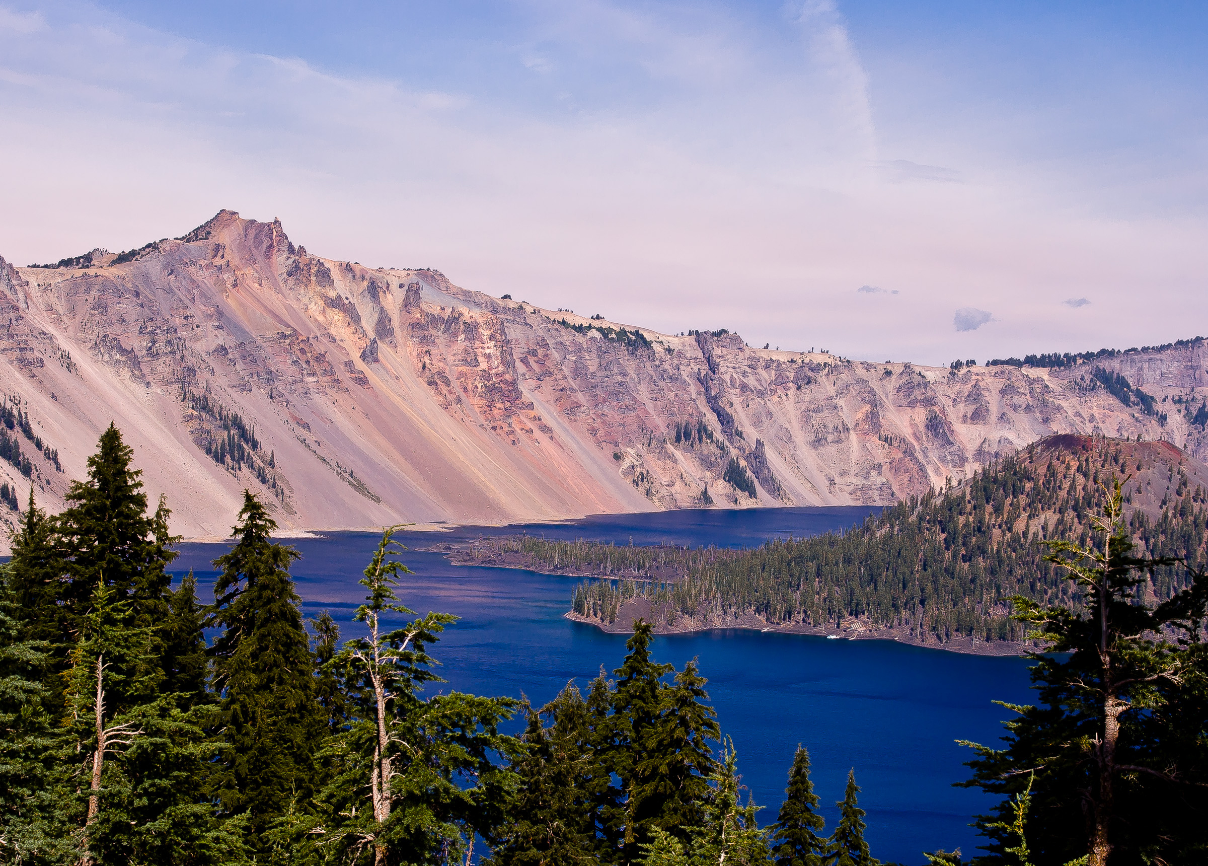 Самое большое горное озеро. Озеро Крейтер, Орегон, США. Озеро Крейтер гора. Озеро Улюнгур Китай. Озеро Кресент Орегон.