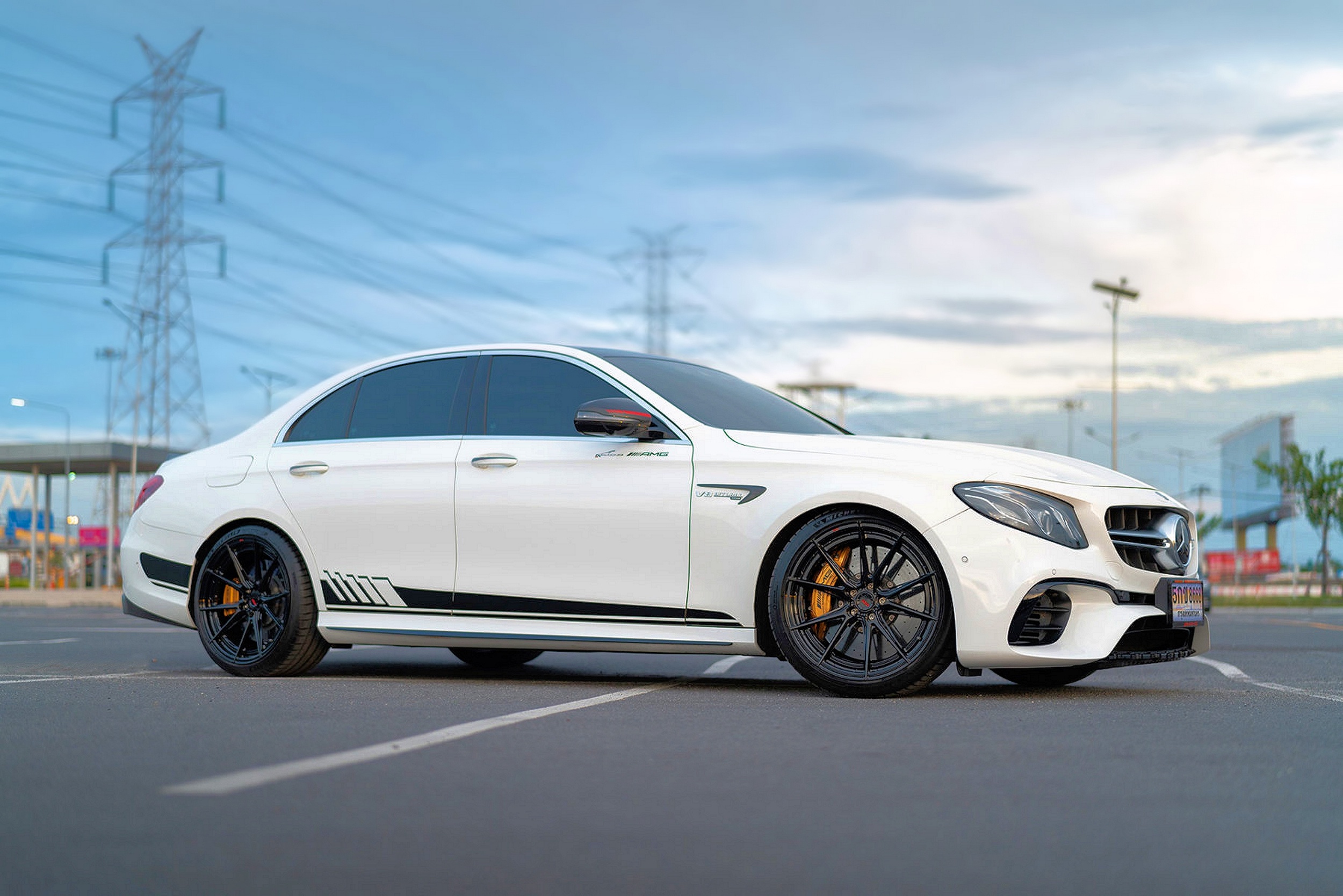 Е s. Mercedes Benz e63s AMG. Mercedes Benz e63 AMG 2018. Мерседес е класс АМГ 63 S. Мерседес е63 АМГ 2018.