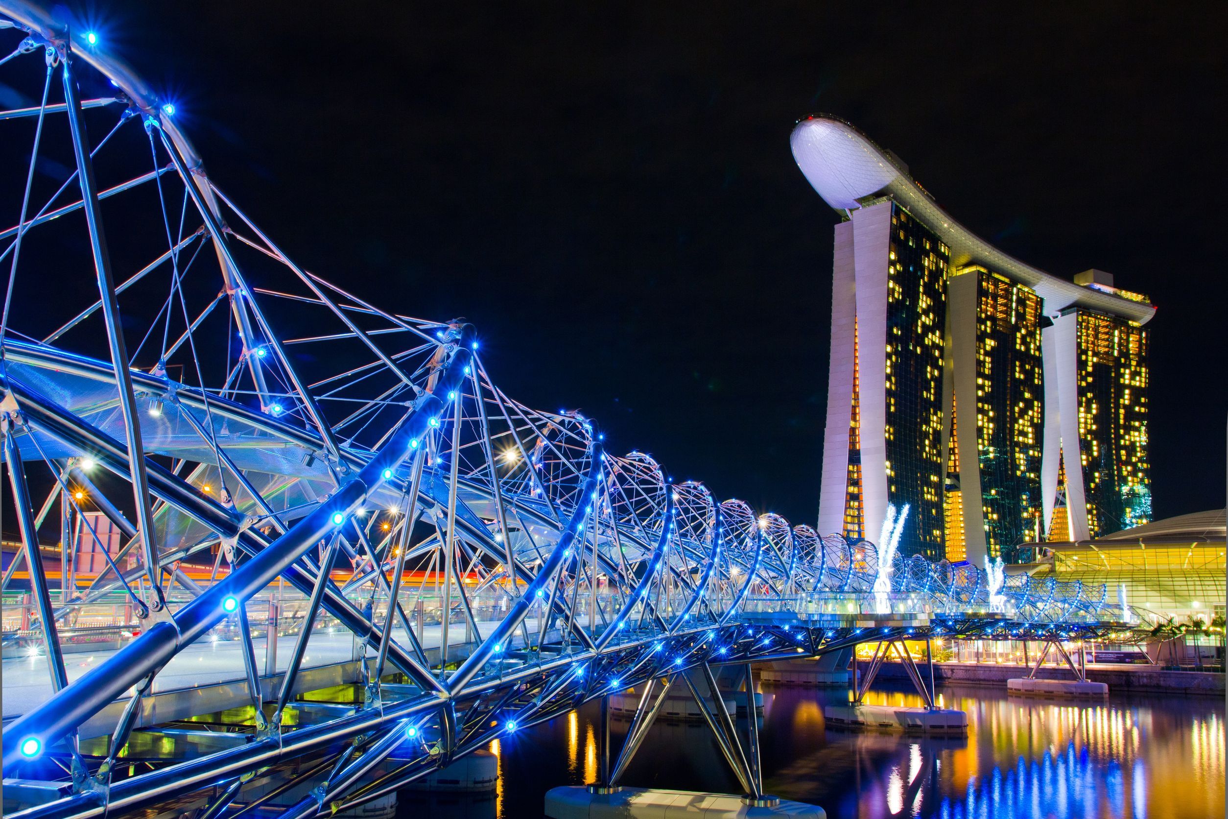 Современные развлечения. Helix Bridge Сингапур. Мост Хеликс-бридж в Сингапуре. Спиральный мост Сингапур.