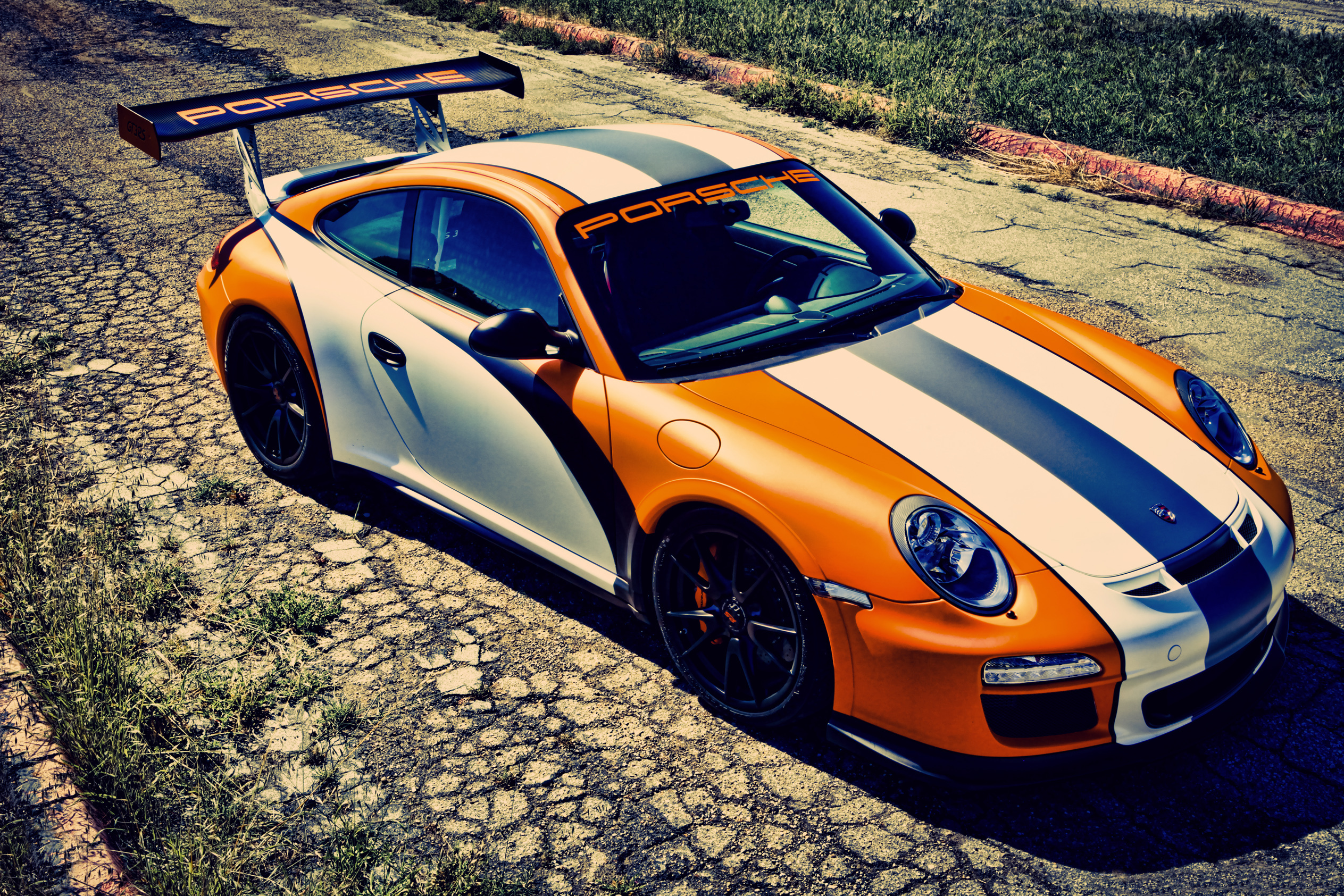 Сайт про автомобили. Порше 911 спортивный. Порше 911 gt3. Porsche 911 gt3 RS Orange. Порше 911 оранжевый.