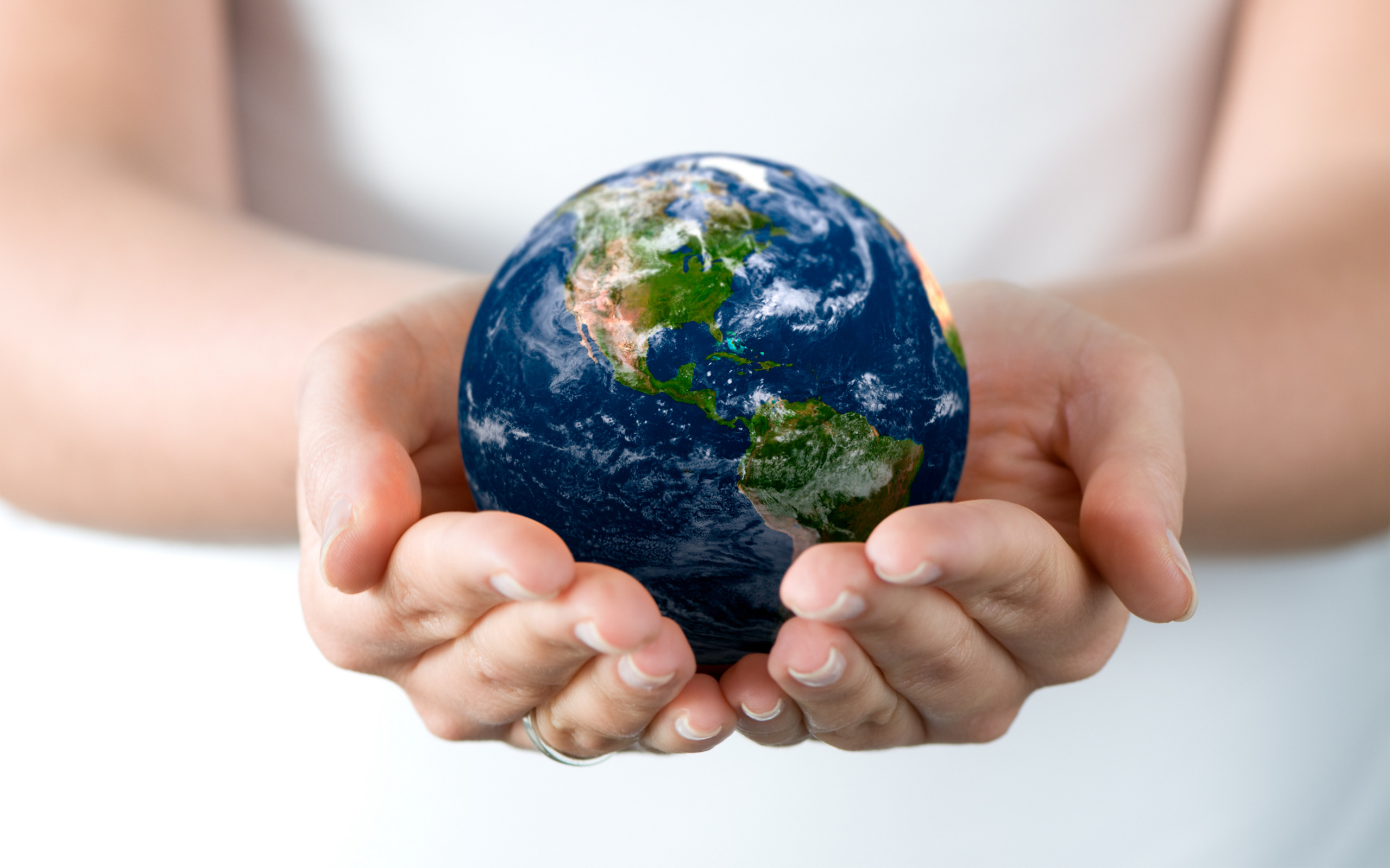 Как открыть мир в земли. Экология земля в руках. Защита природы. Экологический земной шар. Будущее планеты в наших руках.