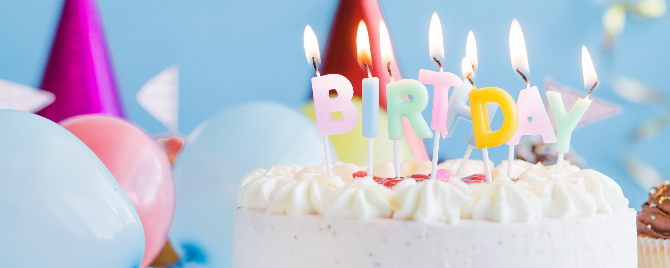 В этом году дни рождения открывает. Торт со свечками. Красивые тортики на день рождения. Свеча в торт "с днем рождения". Торт с днем рождения!.
