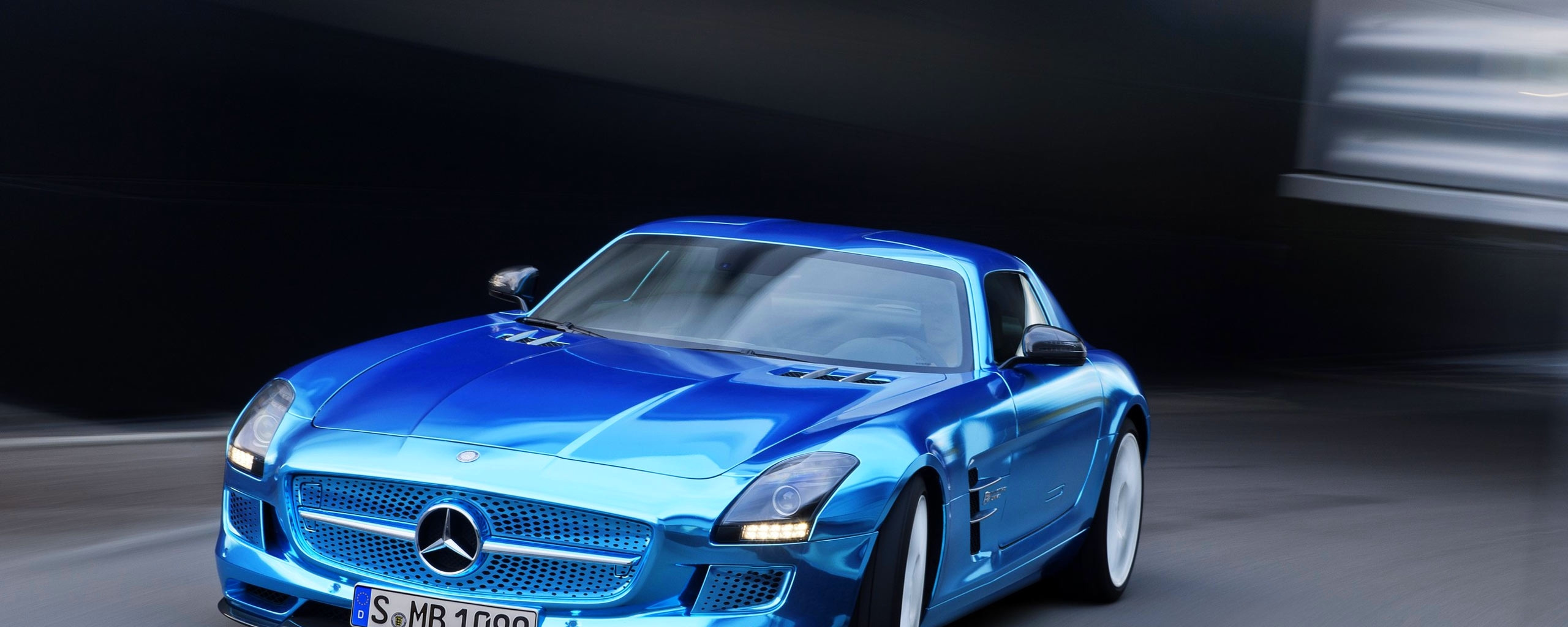 Mercedes Benz SLS AMG синий