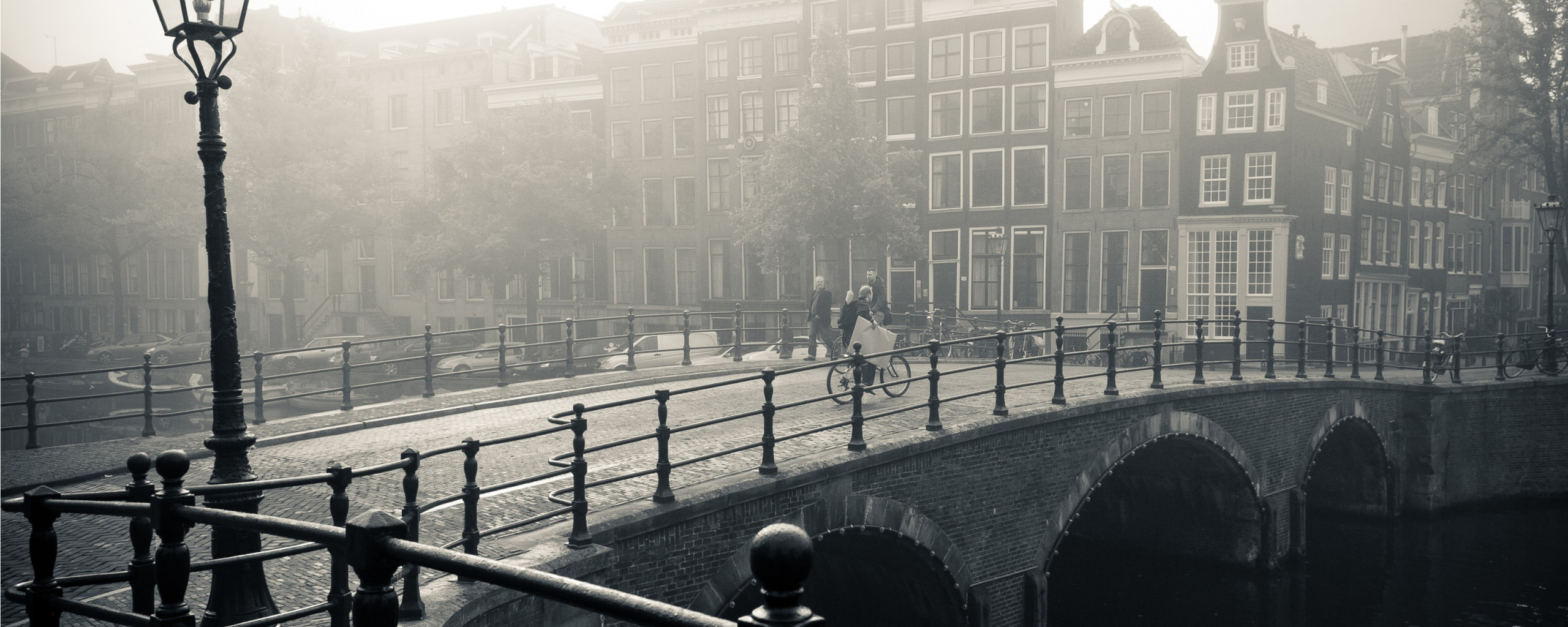 амстердам черно белые