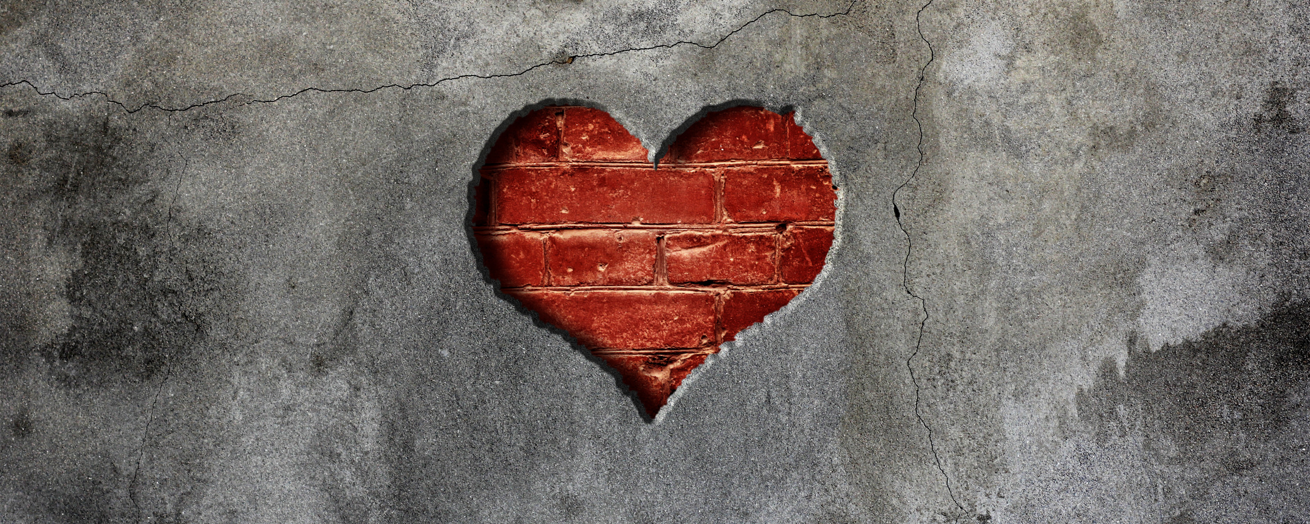 Сердце приведет часть 1. Сердце на кирпичной стене. Сердечки на стену. Сердечко на кирпичной стене. Сердечко из кирпича.