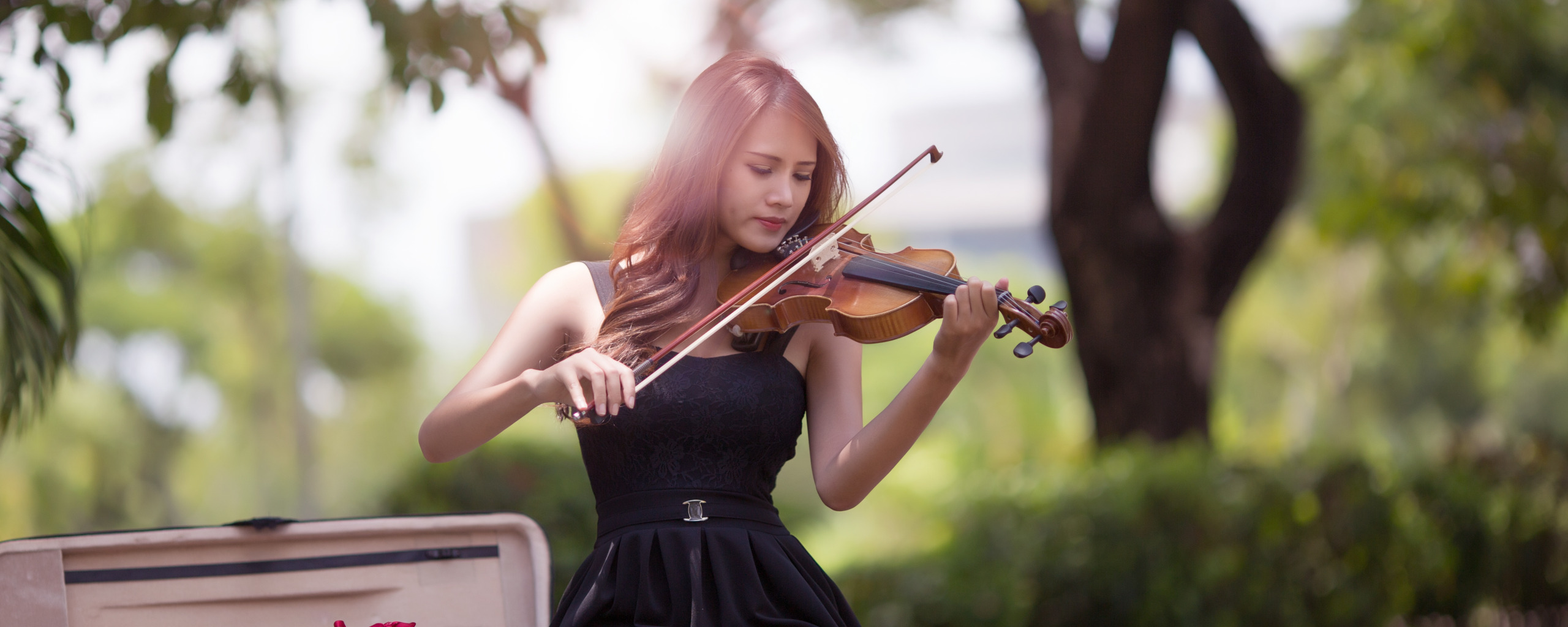 Девушка в платье со скрипкой. Платья для скрипачей. Козлов скрипка. Лучшая инструментальная музыка в современной обработке