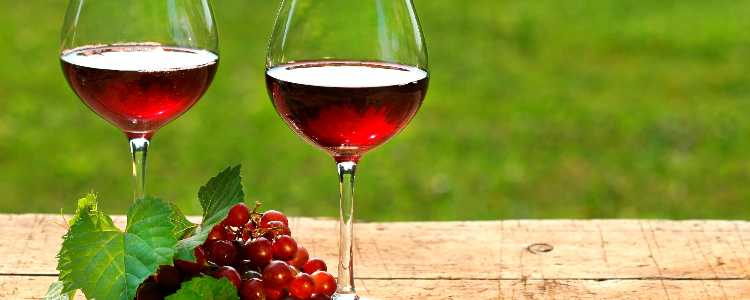 Вино из виноматериала. Малоэкстрактивные красные виноматериалы. Georgia Drink Red Wine.