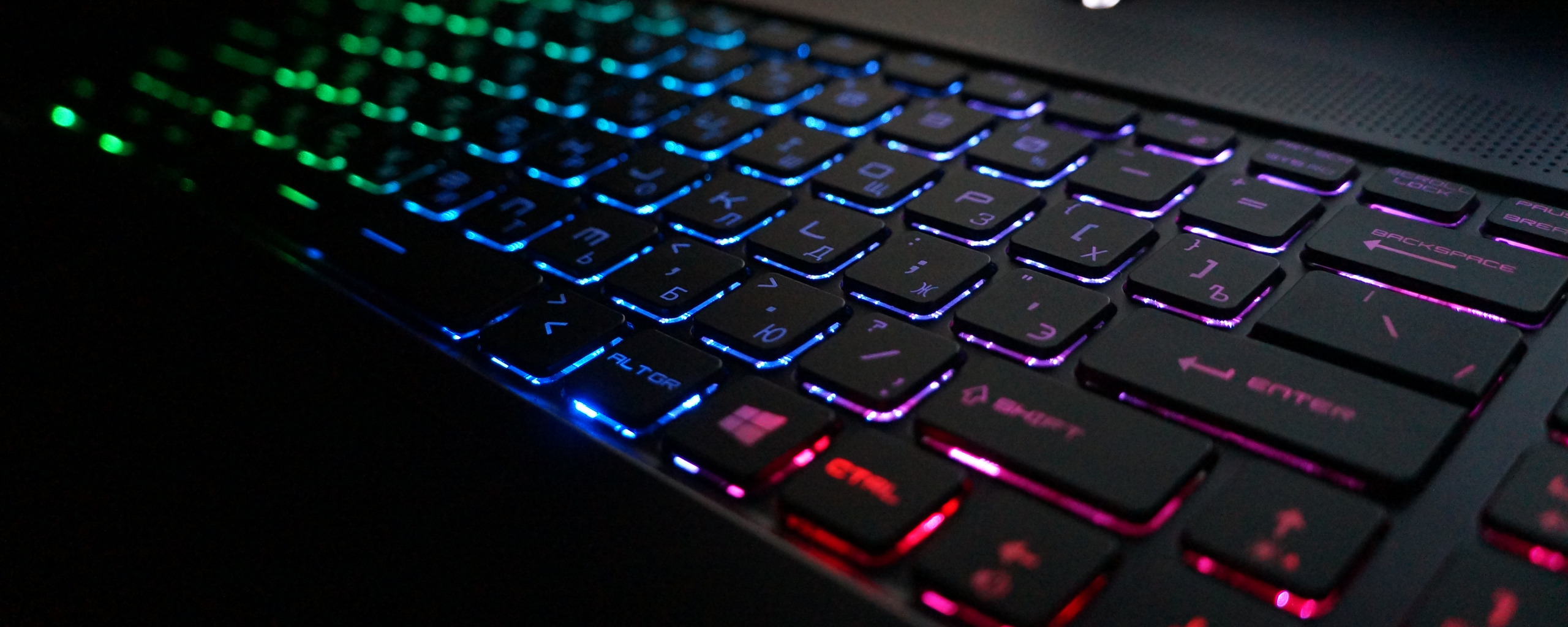 Включить подсветку 10. Клавиатура с подсветкой. Светящаяся клавиатура для ноутбука. Ноутбук с подсветкой клавиатуры. Мультимедийная клавиатура с подсветкой.