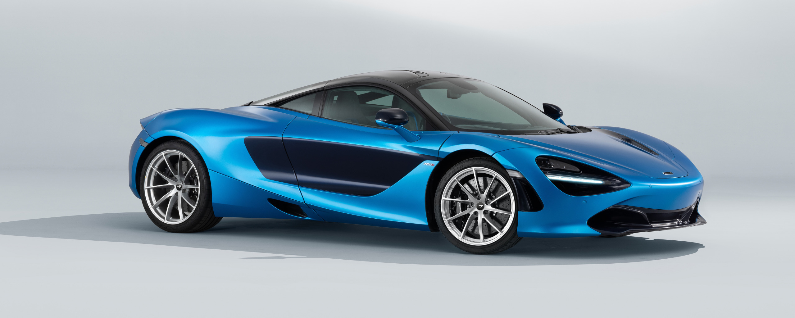 MCLAREN 720 спереди