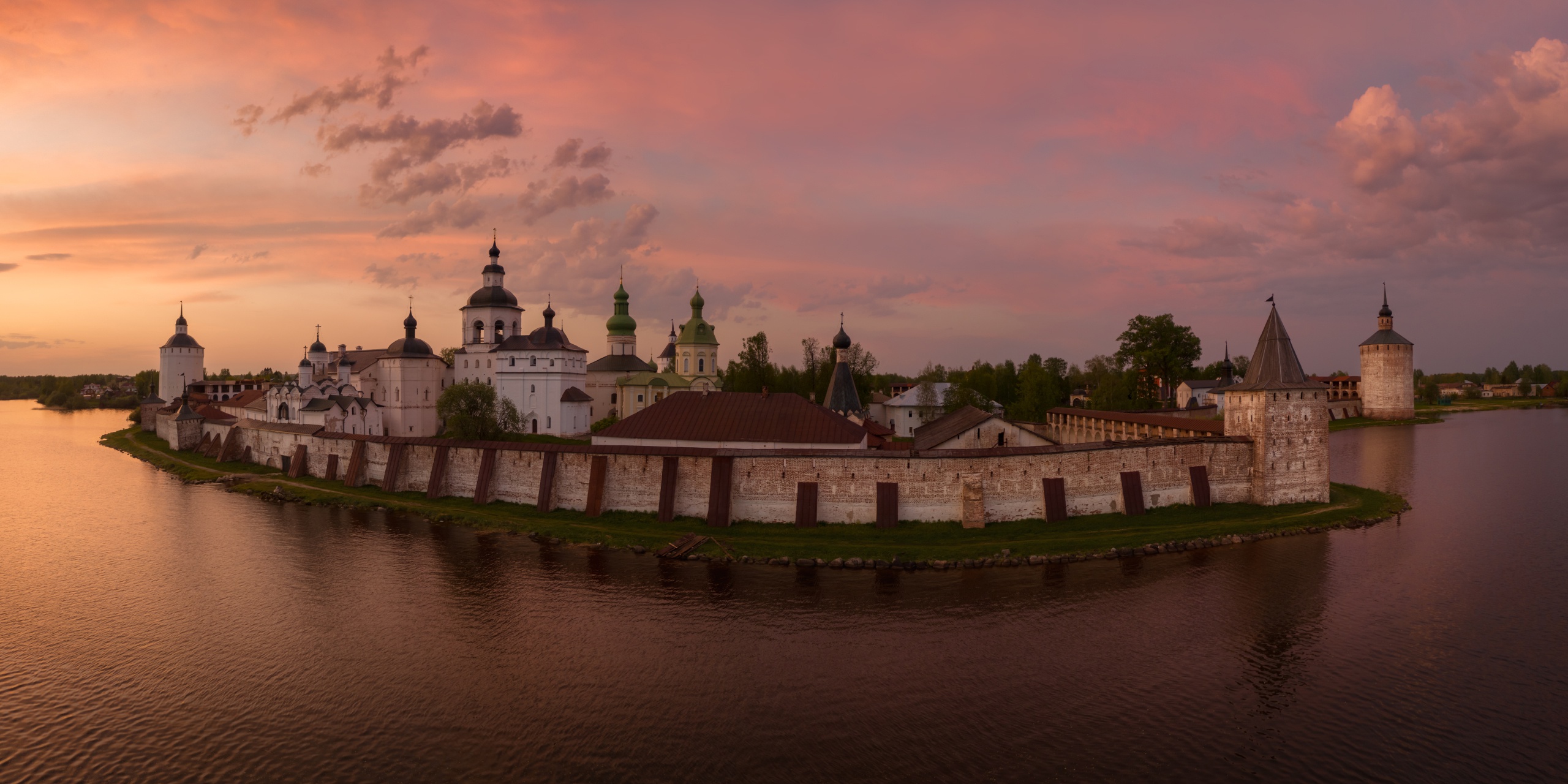 Кирилло белозерском монастыре. Кирилло-Белозерский монастырь. B. фото Кирилло-Белозерского монастыря. Сиверское озеро. Кириллов на закате.