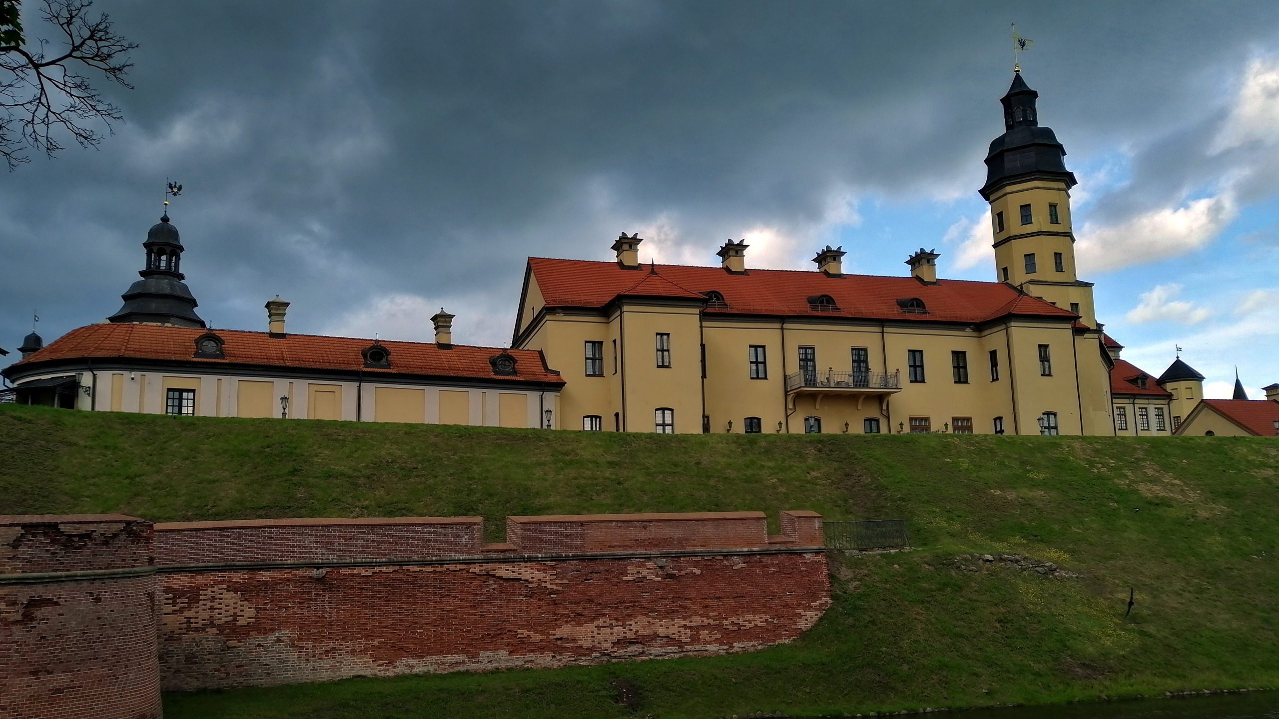 Несвиж беларусь. Несвиж пляж. Город Несвиж в Белоруссии фото.