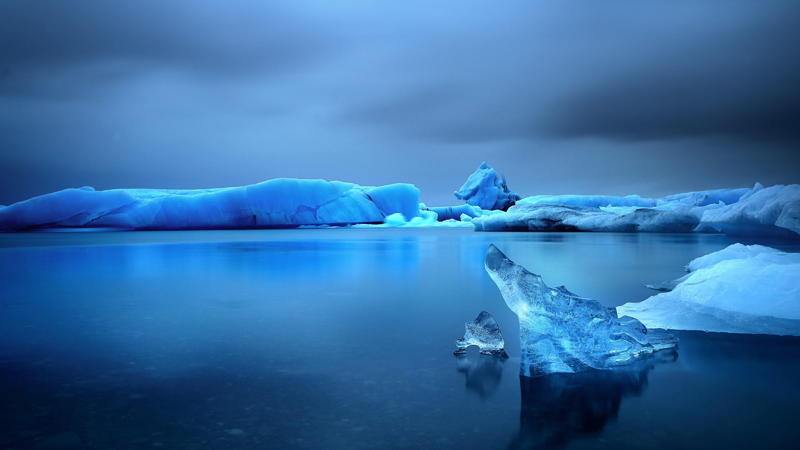 Ледовое море. Ледовитый океан Айсберг. Красивый лед. Ледяной пейзаж. Ледяное море.
