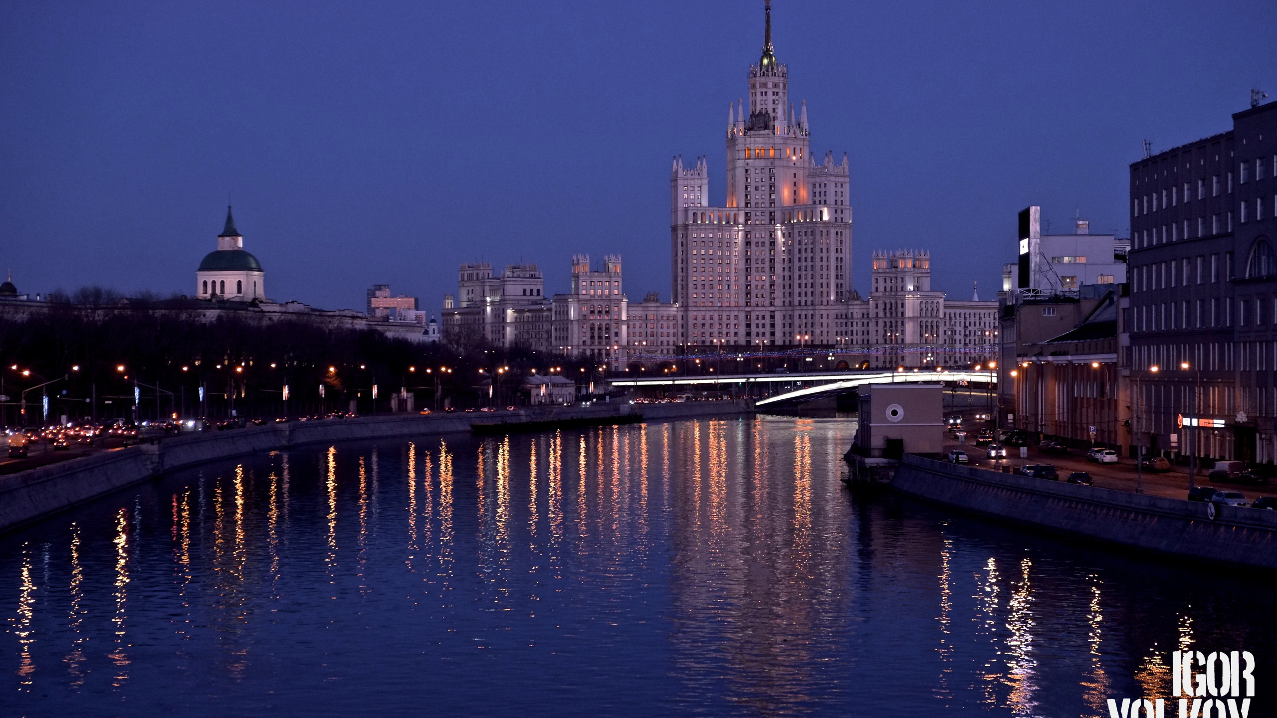 Moscow lighting. Котельническая набережная и Москва Сити. Москва Сити c Котельнической набережной. Французская набережная Москва. Обои для рабочего стола Москва дом на Котельнической набережной.