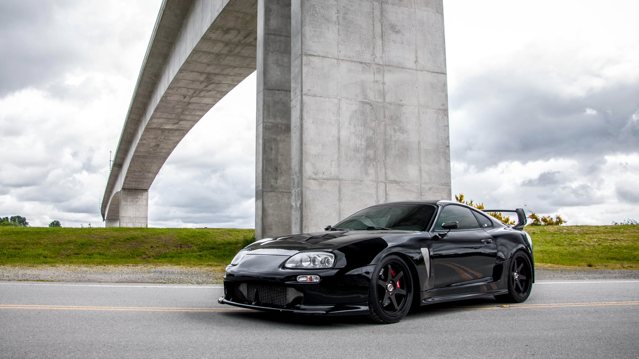 Toyota Supra 1600x900