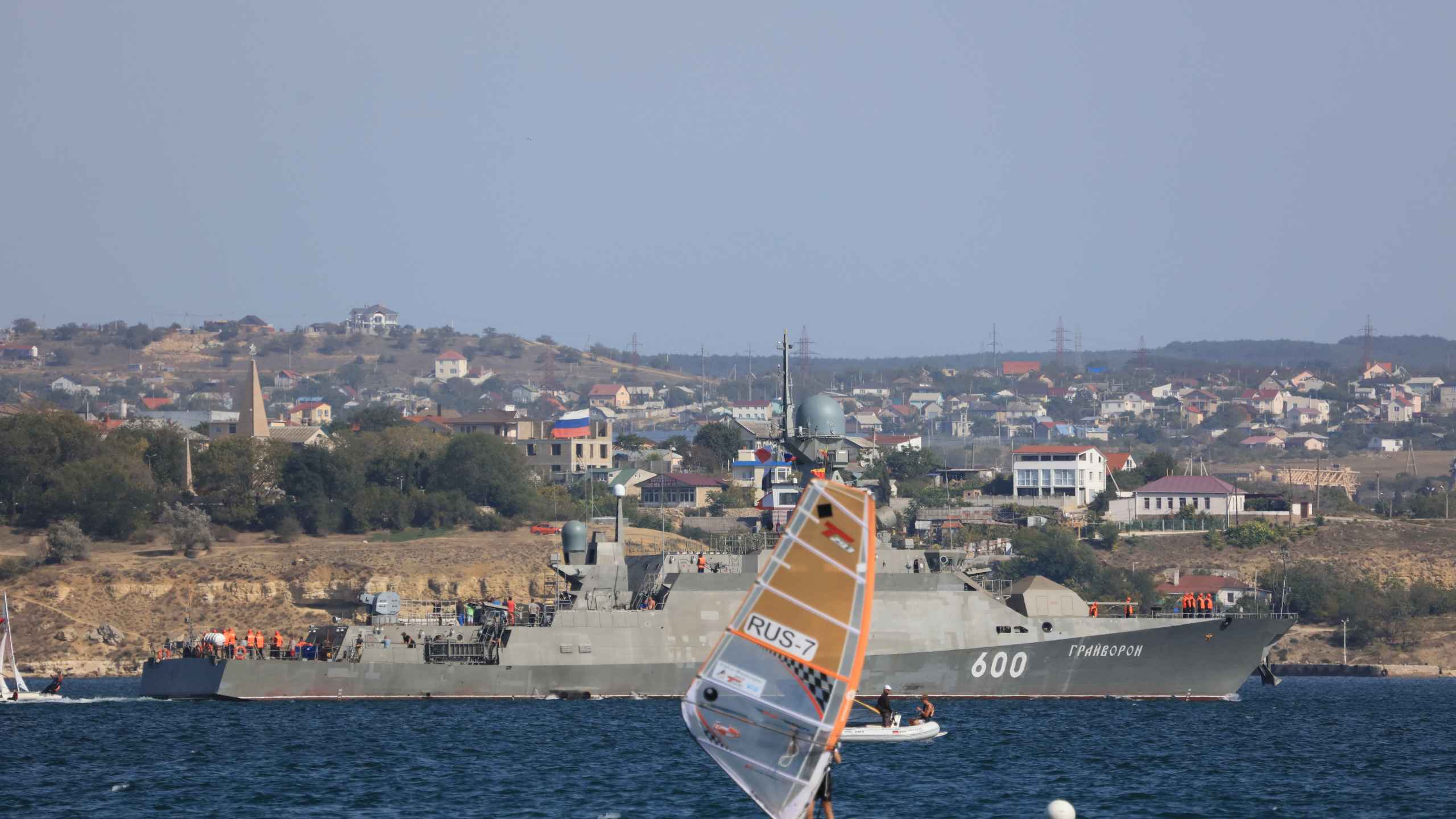 Черное море севастополь. МРК Севастополь Грайворон. Black Sea Севастополь. Севастополь фото.