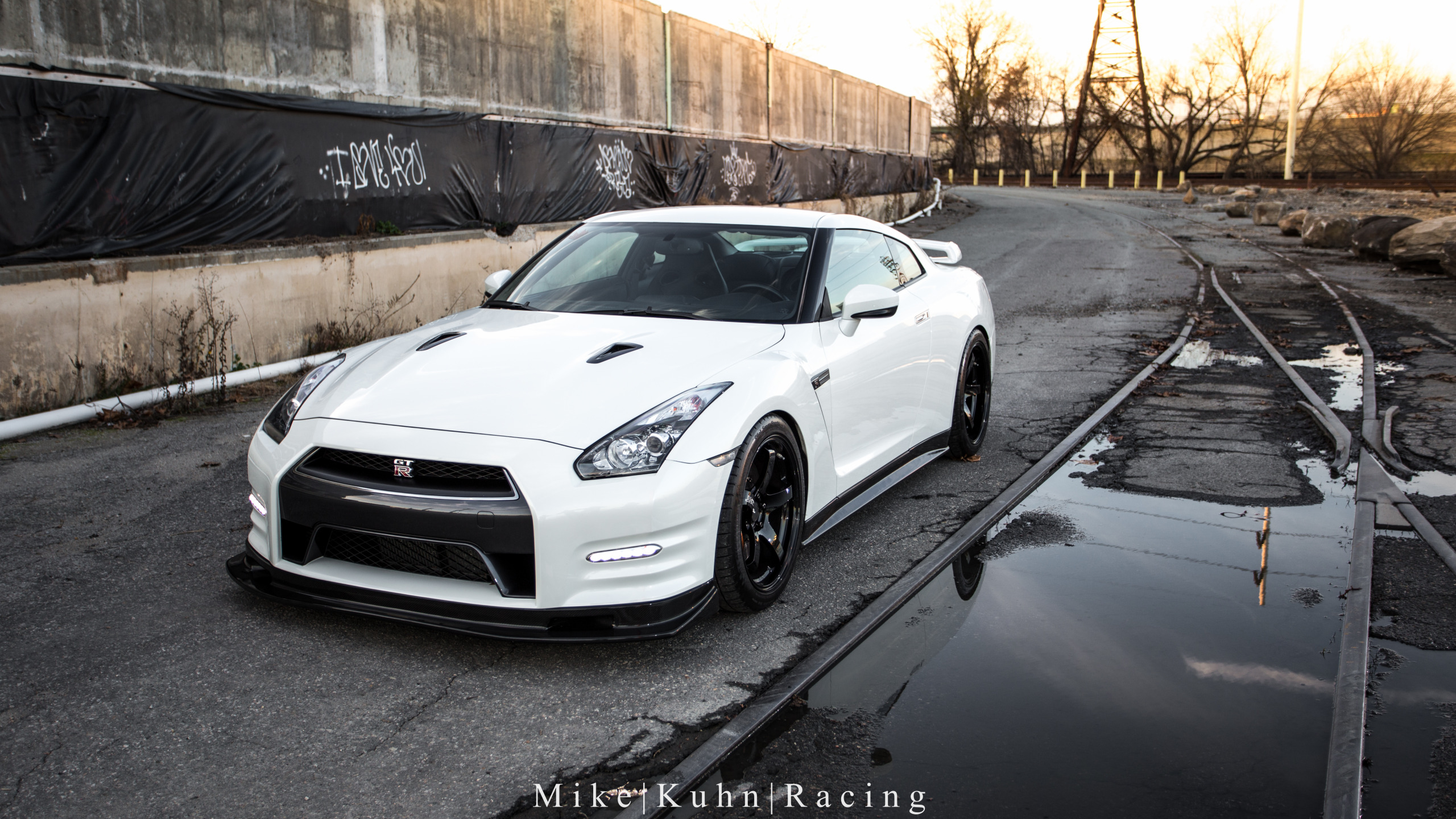 Nissan GTR белая с пленкой