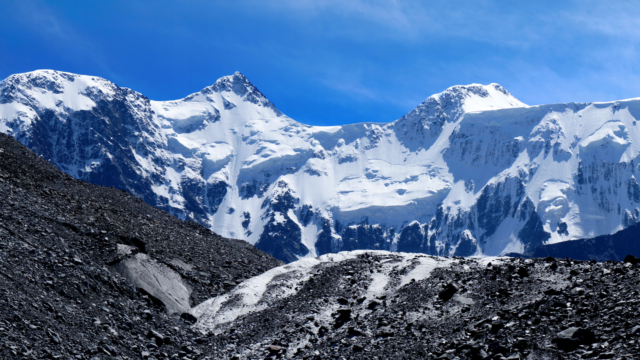 Горный ледник это. Белуха гора ледники. Белуха гора вершина. Гора Белуха горные вершины Алтая. Гора Белуха обои.