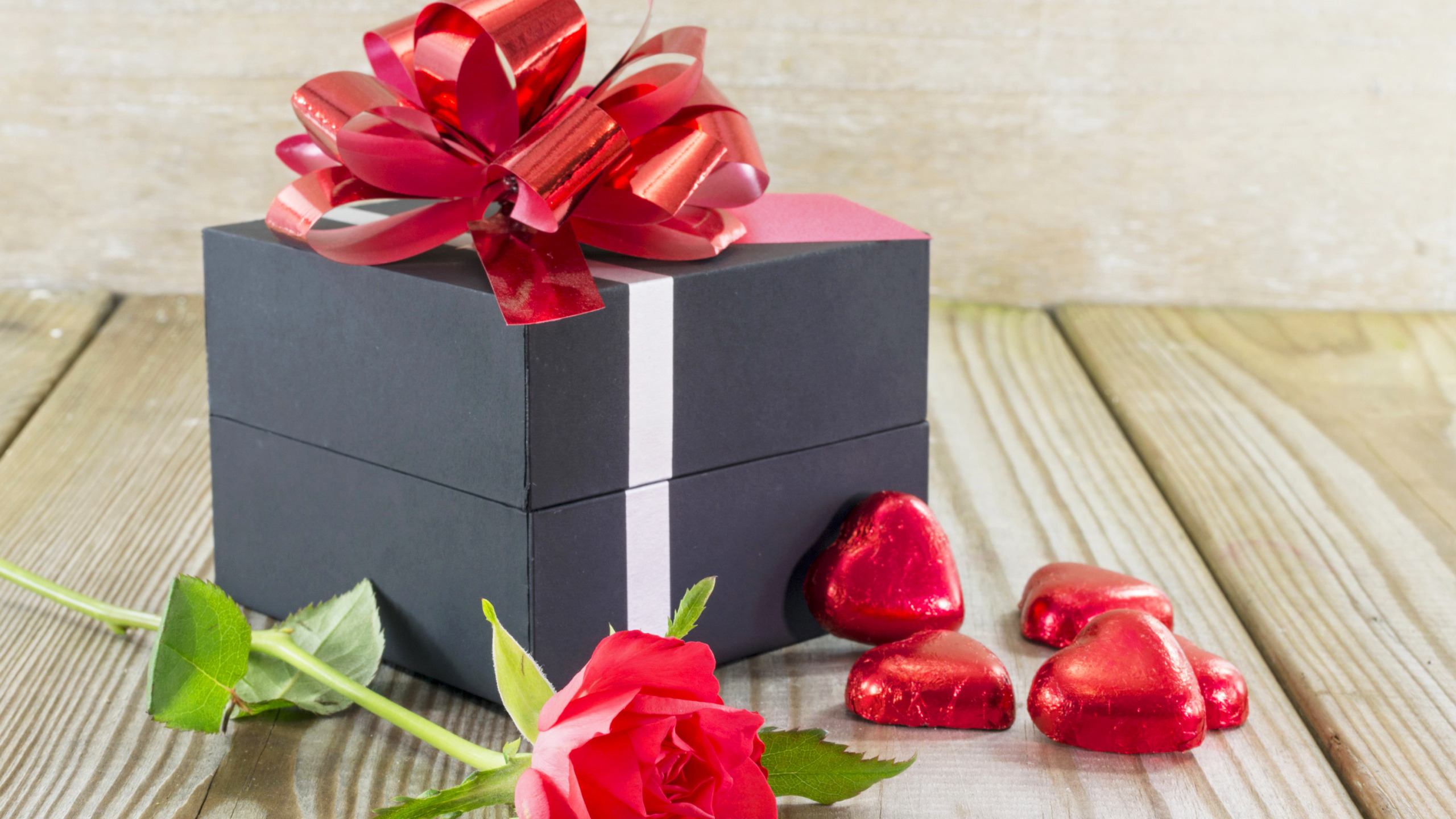 Красивые подарочные коробки. Красивая коробка для подарка. Подарочная коробка с бантом. Подарок с цветами. Подарок на любой праздник