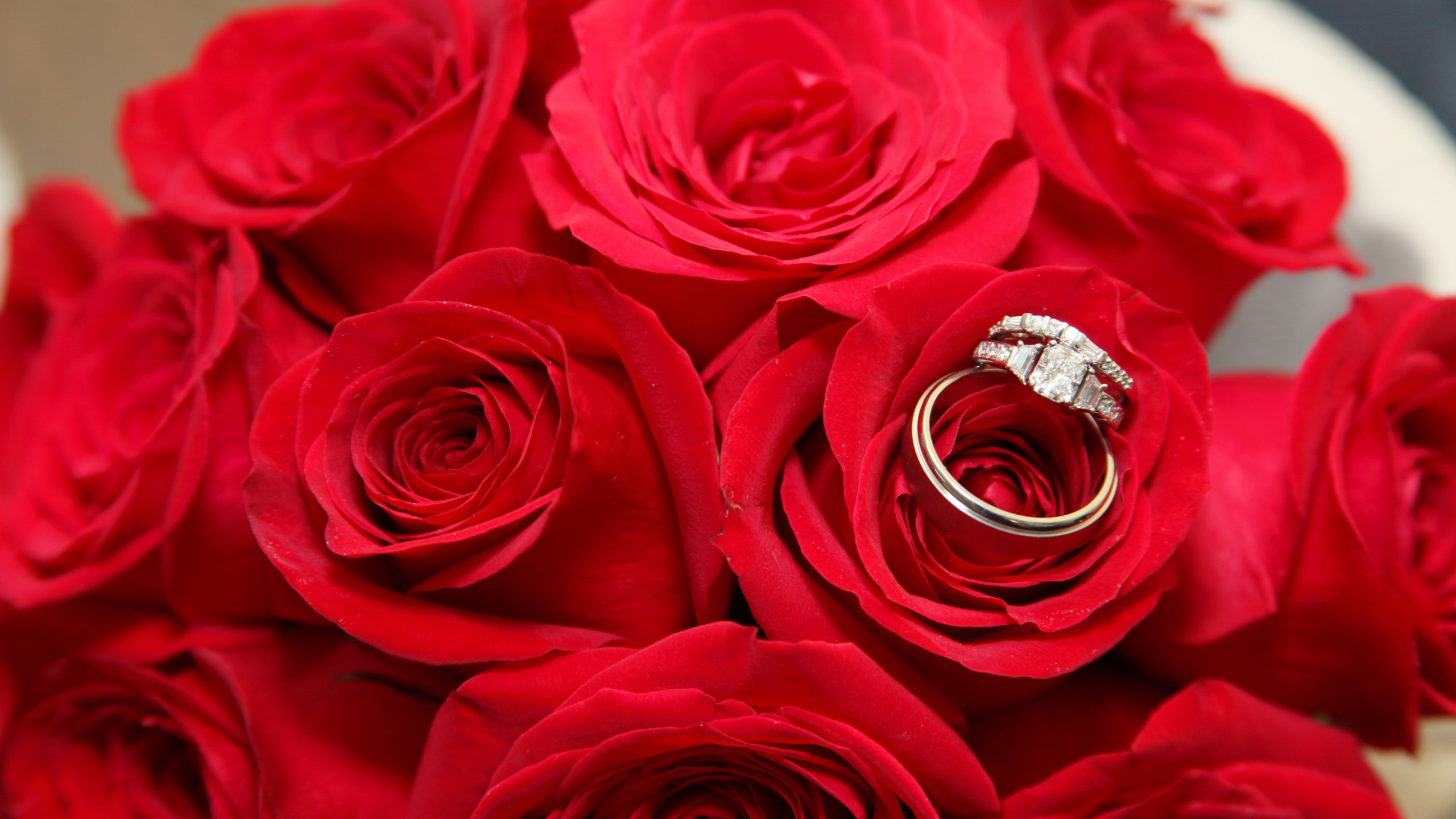 Букет роз и кольцо