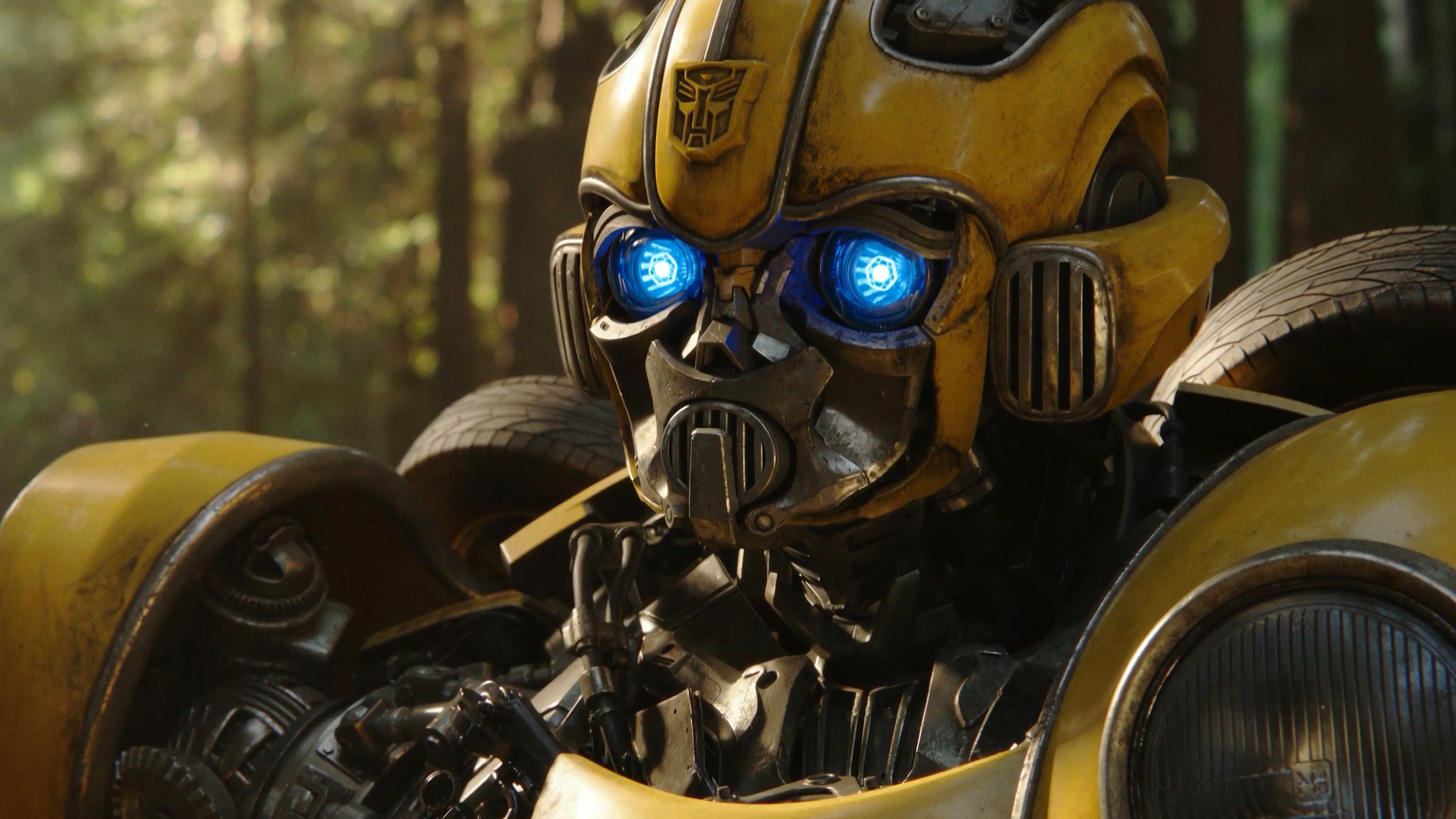 Обои фантастика, робот, трансформер, кадр, Бамблби, Bumblebee на телефон и  рабочий стол, раздел фильмы, разрешение 2560x1440 - скачать