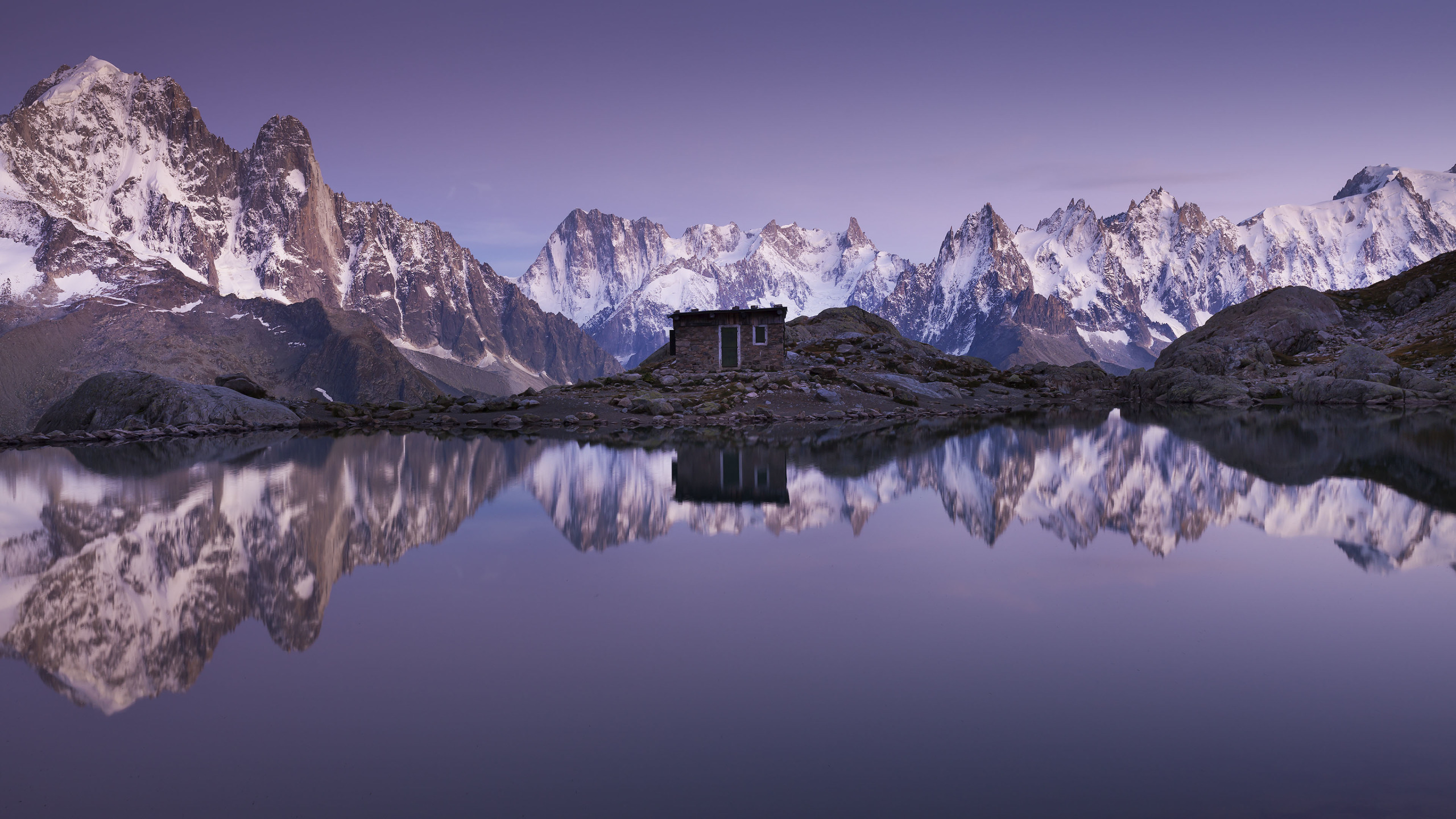 Mountains 8. Шамони озеро Синклер. Горы и вода. Озеро в горах. Горное озеро.