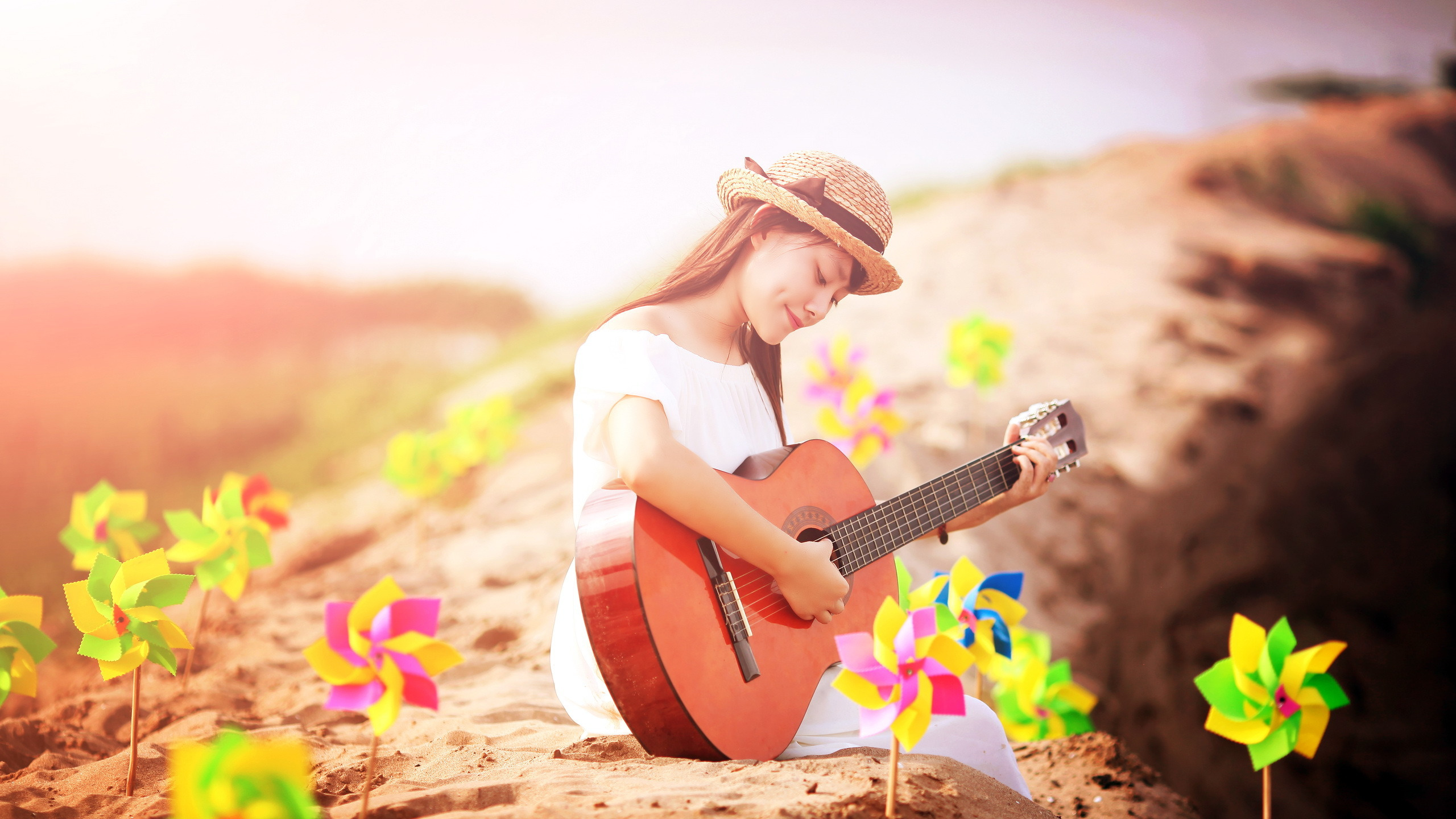 Хорошие веселые песни для души. Фотосессия с гитарой на природе. Девушка с гитарой. Девушка с гитарой на природе. Музыкальная фотосессия.
