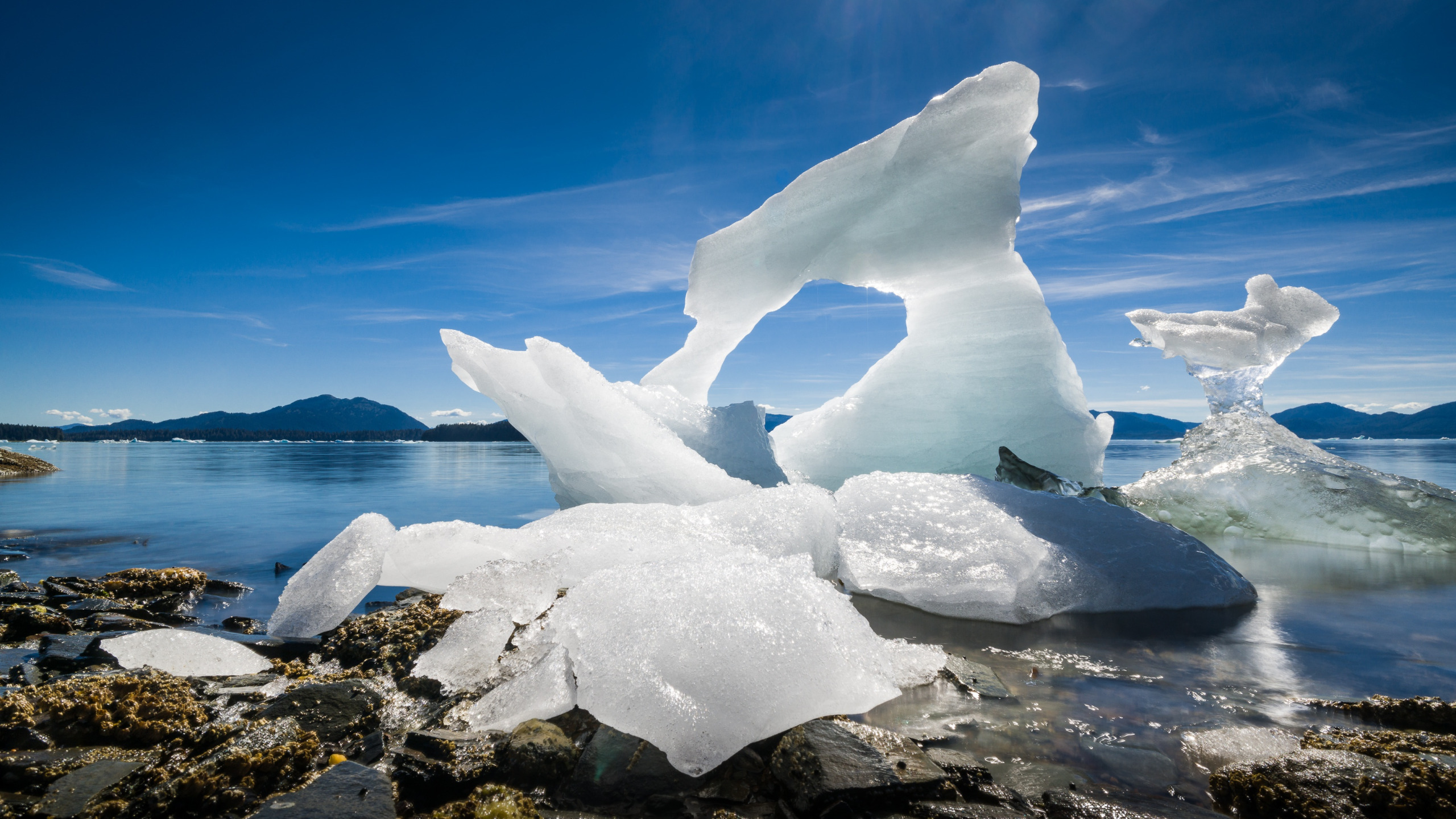 Ice alaska is an amazing event. Арктика льдины. Льдины в Антарктиде. Льдины плывут. Аляска.