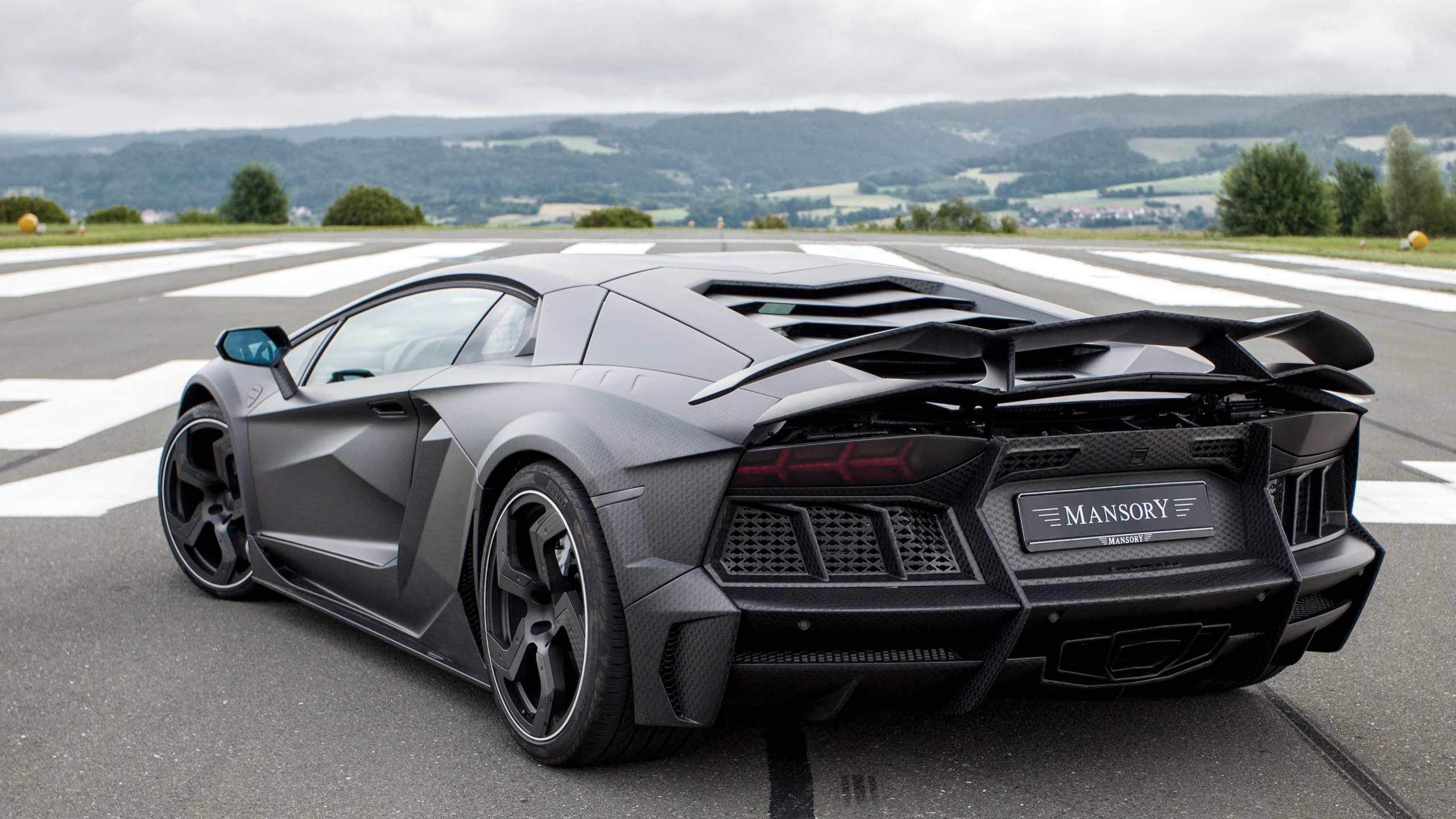 Lamborghini Aventador Roadster черная