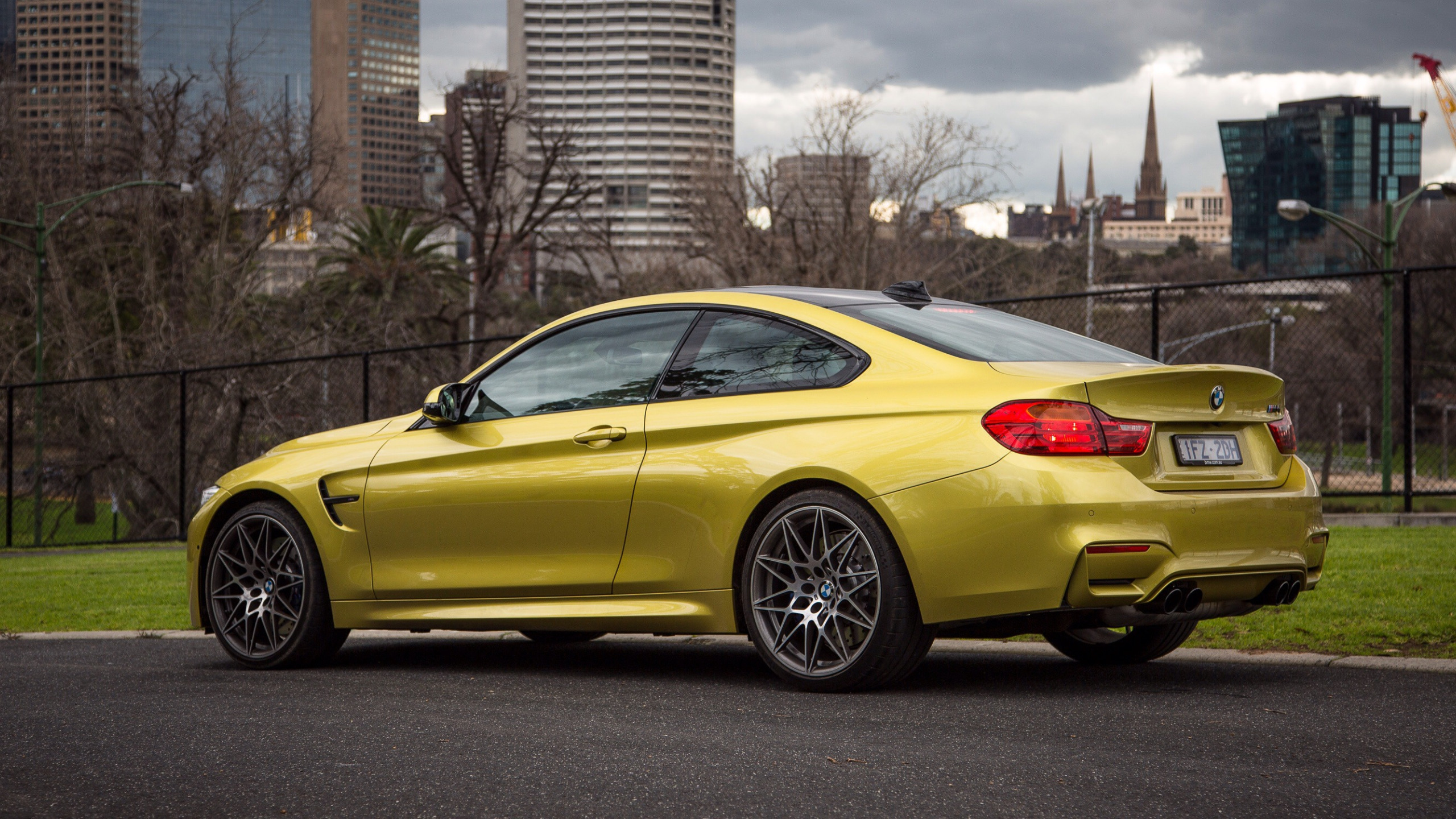 Bmw m4 coupe. BMW m4 Coupe 2016. БМВ м4 купе Золотая. БМВ м4 купе 2016.