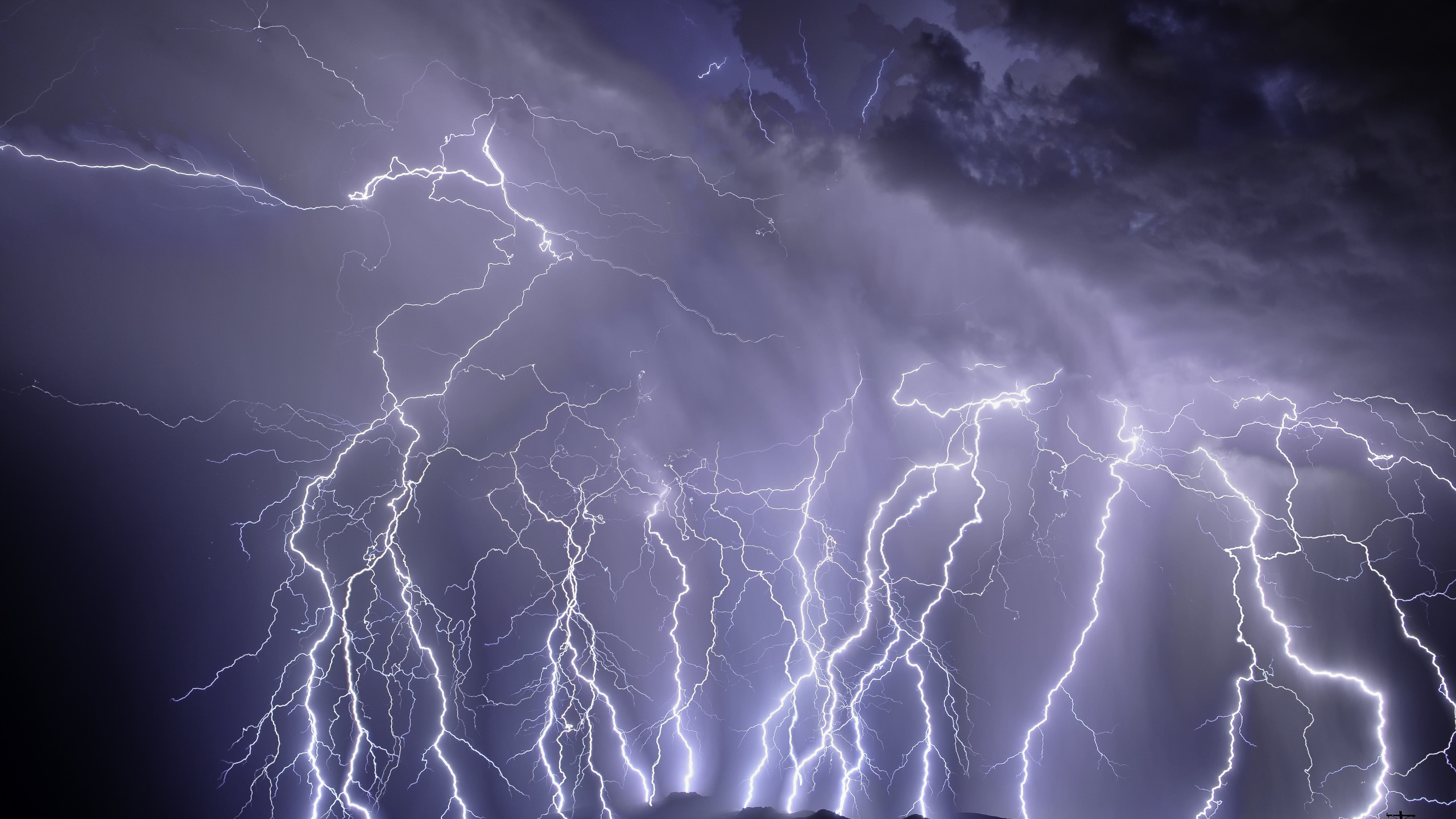 Фон молнии. Catatumbo Lightning. Молния. Разряд молнии. Электрическая природа молнии.