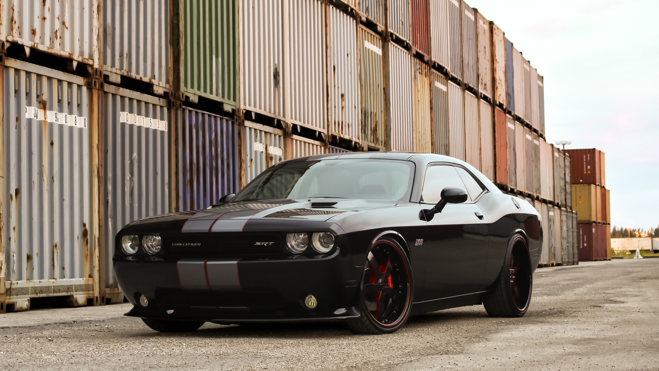 Dodge Challenger srt8 черный матовый