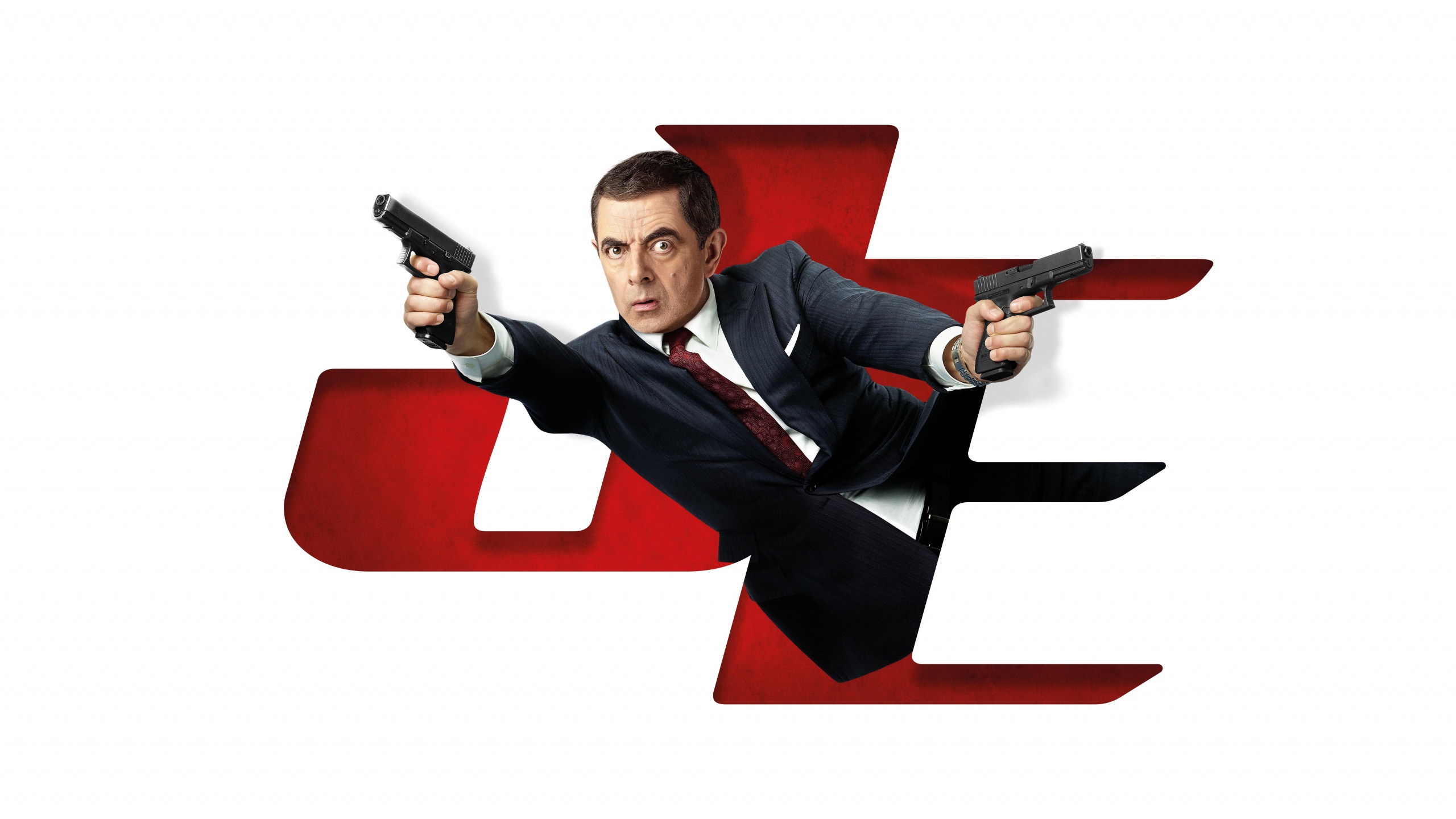 Обои взгляд, поза, оружие, Rowan Atkinson, Роуэн Аткинсон, Johnny English  Strikes Again, Агент Джонни Инглиш 3.0, Johnny English 3 на телефон и  рабочий стол, раздел фильмы, разрешение 2560x1440 - скачать