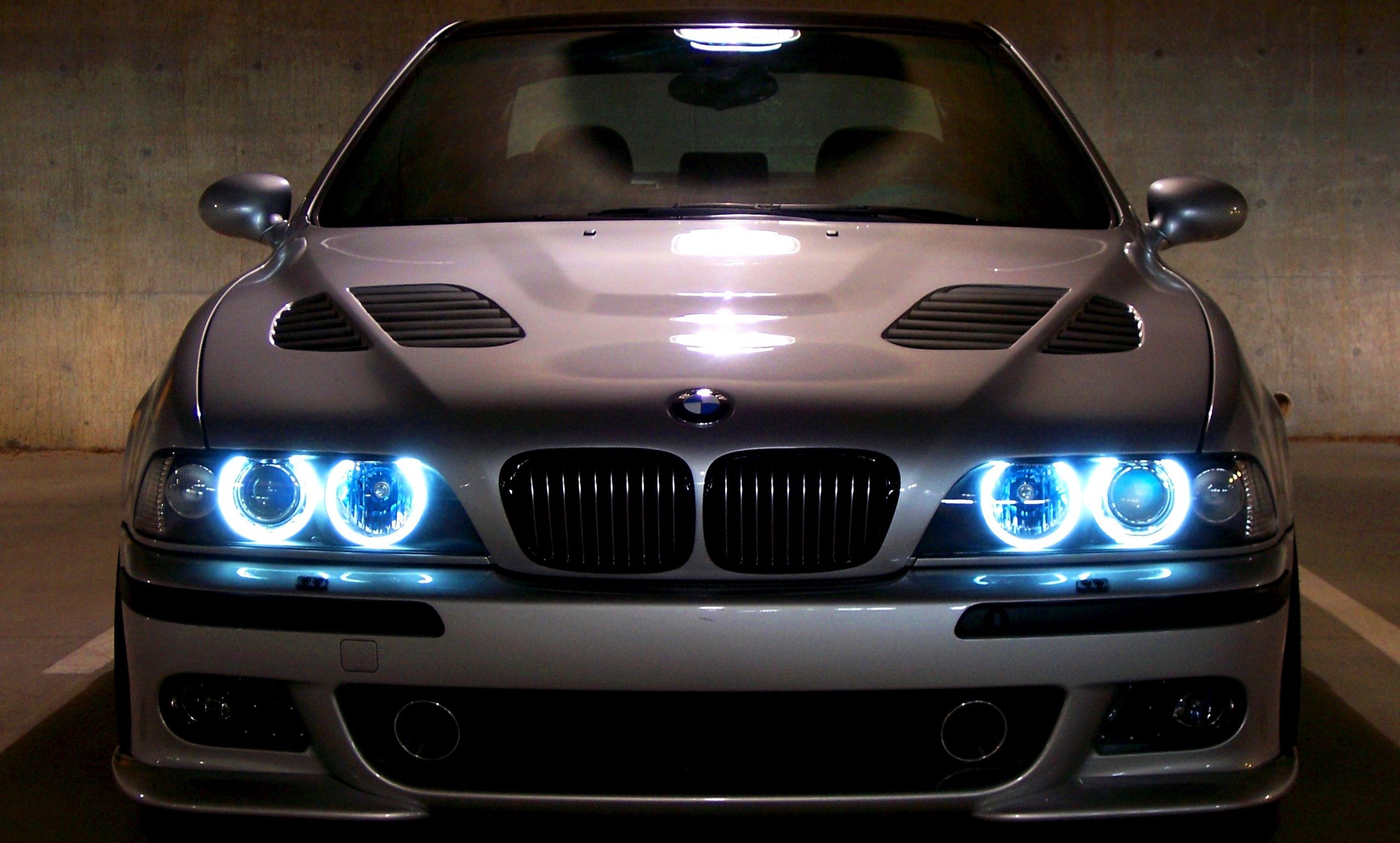    BMW   39 Angels Eyes        bmw  2560x1541 - 
