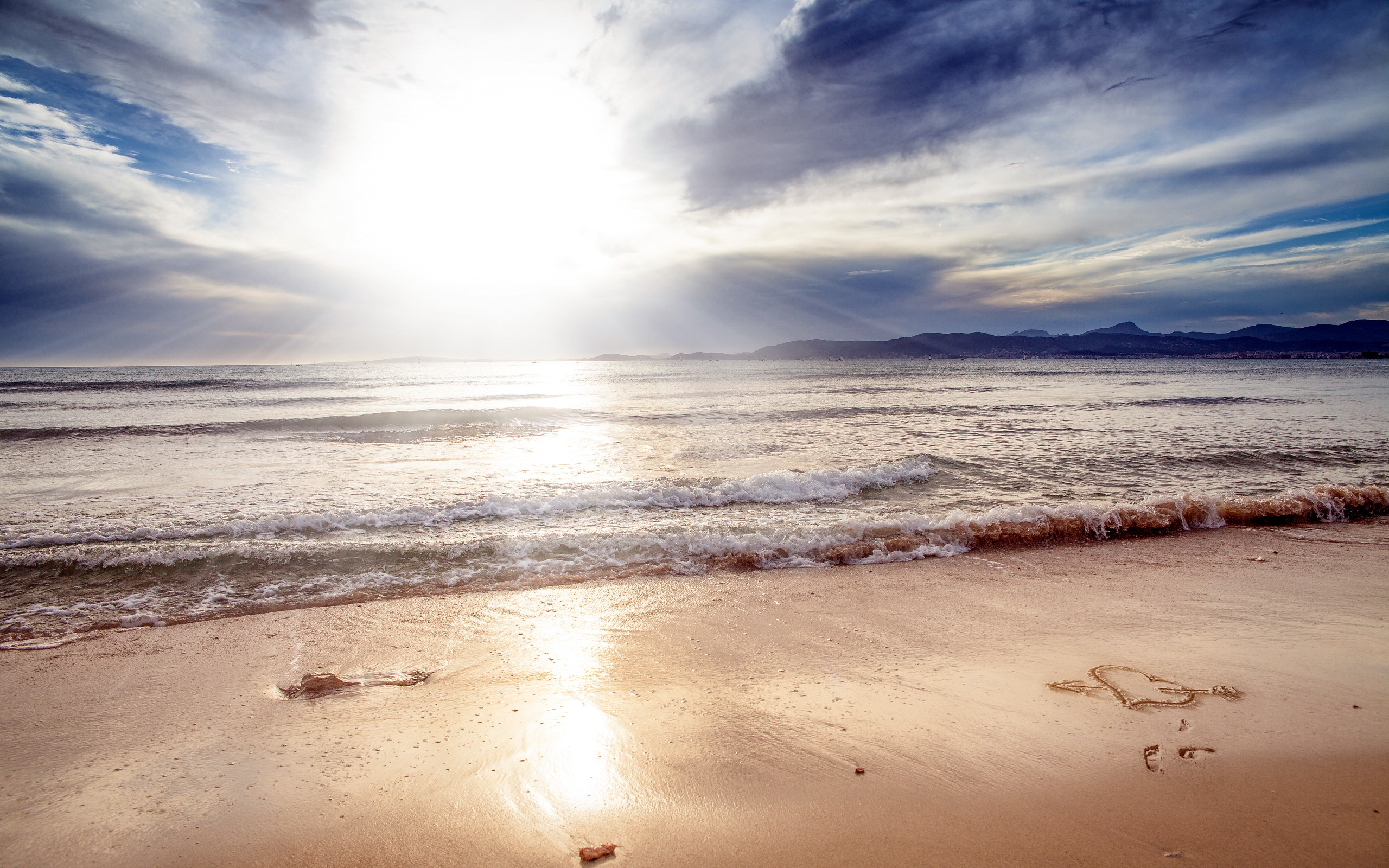 Красивая картинка море утро. Утро на море. Утреннее море. Солнце пляж. Море пляж.